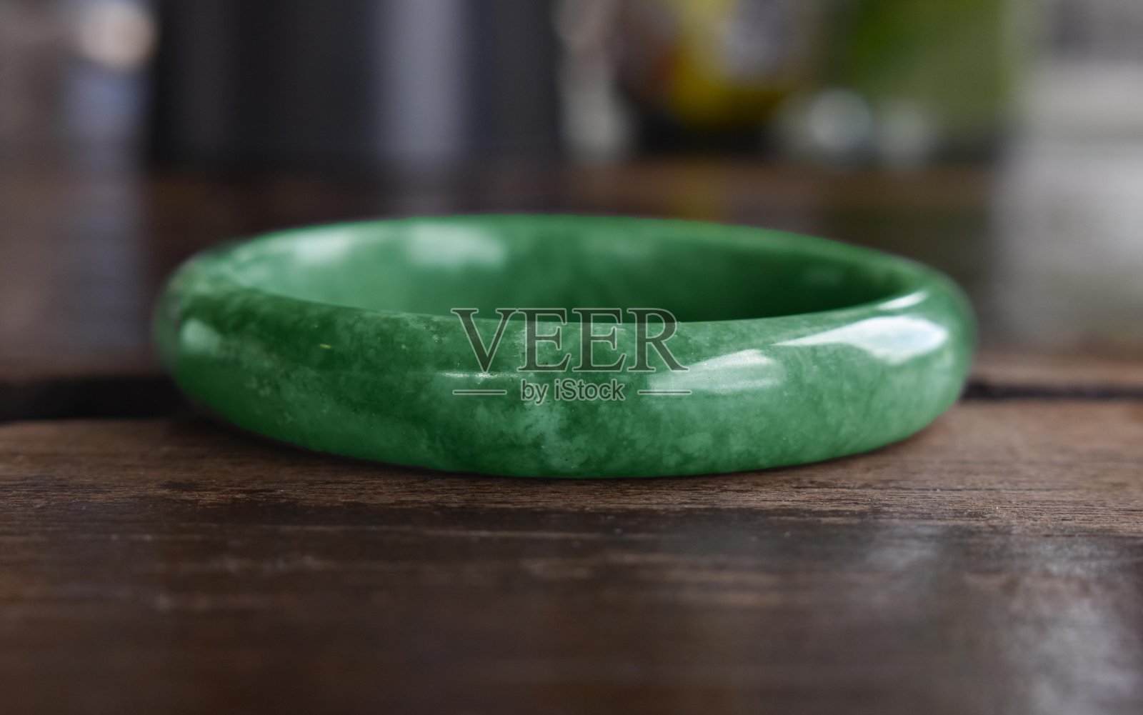 真玉手镯，碧玉，珠宝。照片摄影图片