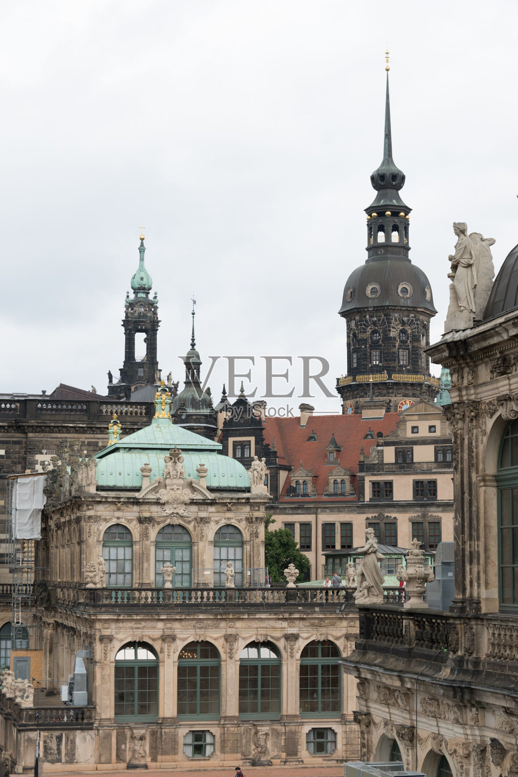 德国德累斯顿的建筑物在白天的垂直拍摄照片摄影图片