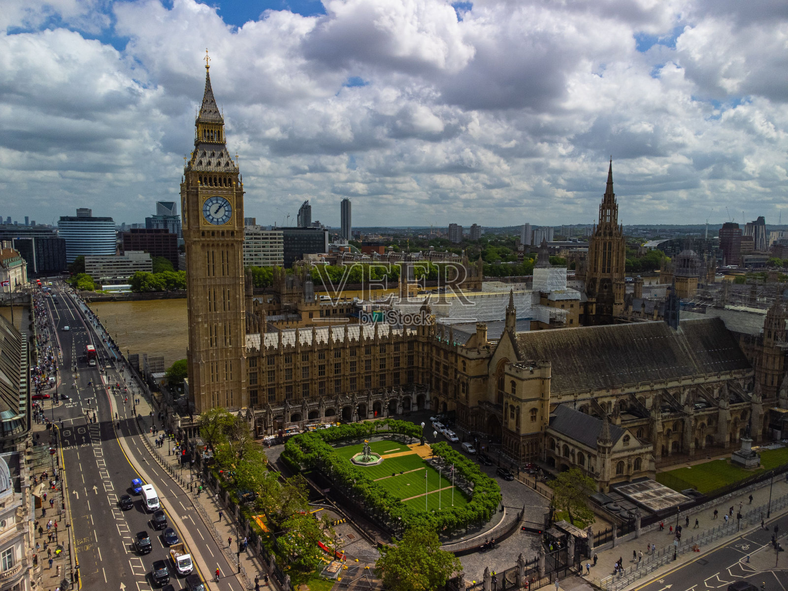蓝天下的大本钟和现代建筑的美丽鸟瞰图照片摄影图片