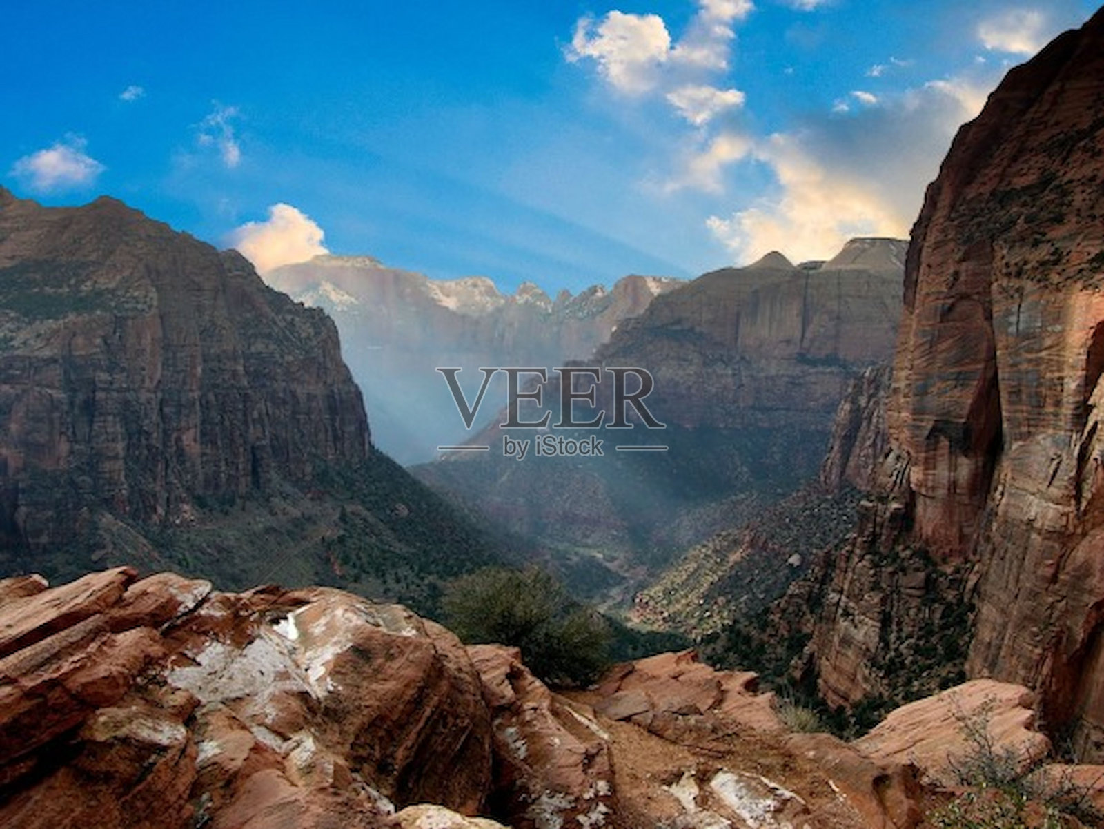 拉戈梅拉岛峡谷的景色。照片摄影图片