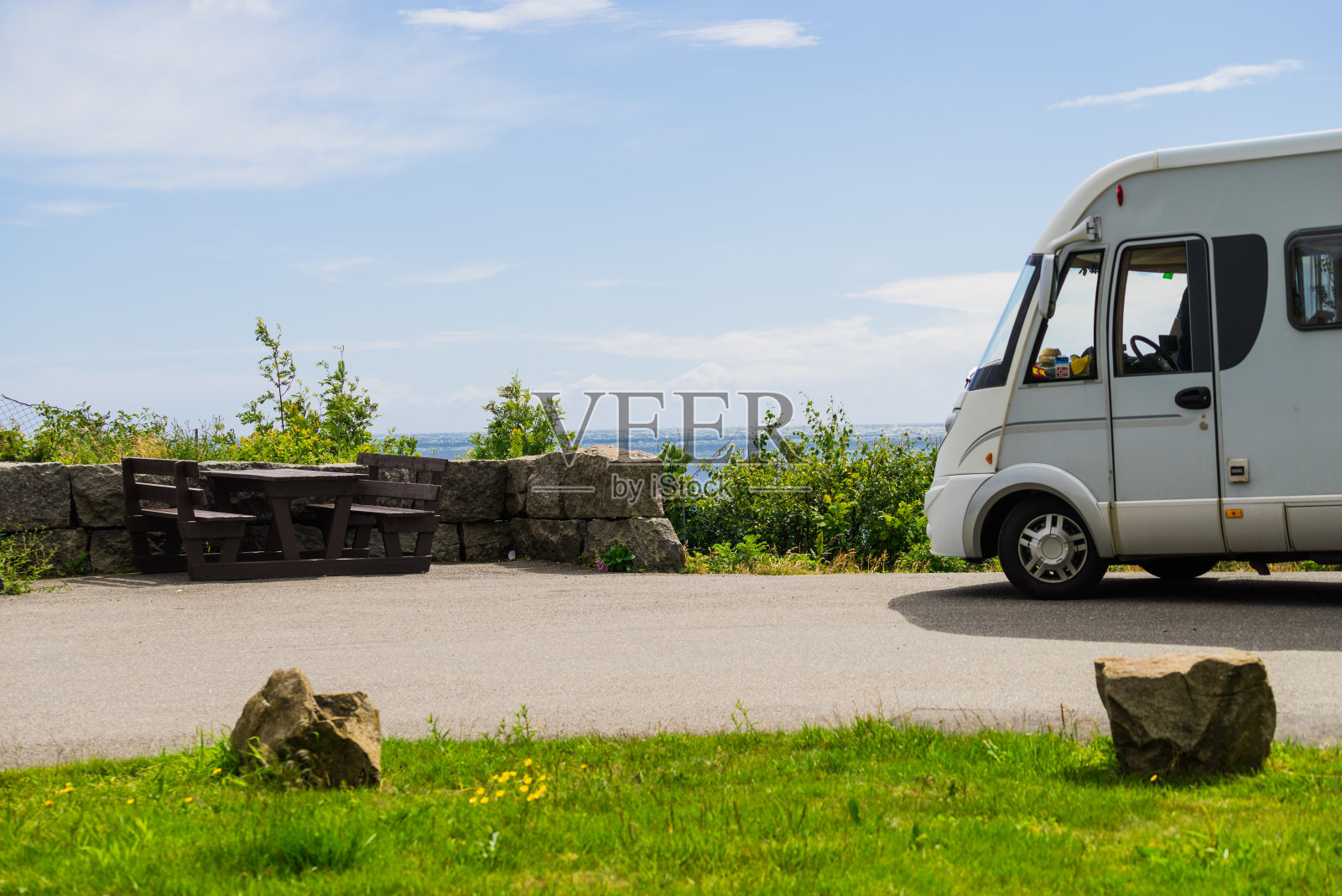 挪威海岸的海景露营车照片摄影图片