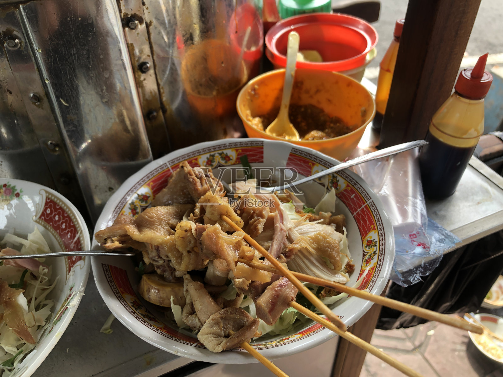 Soto Ayam是一种典型的印尼食物照片摄影图片