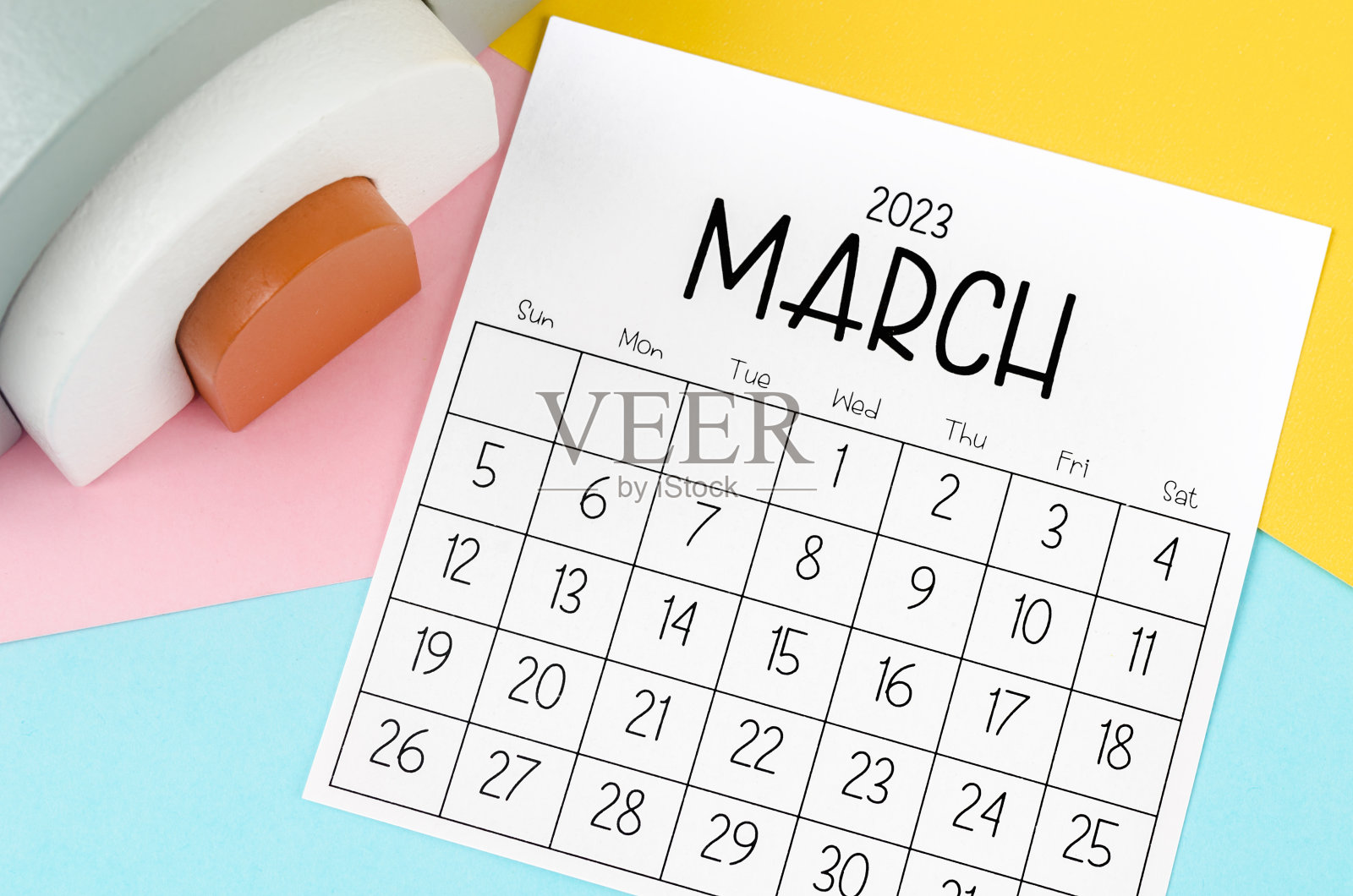 2023年3月月历的美丽背景。照片摄影图片