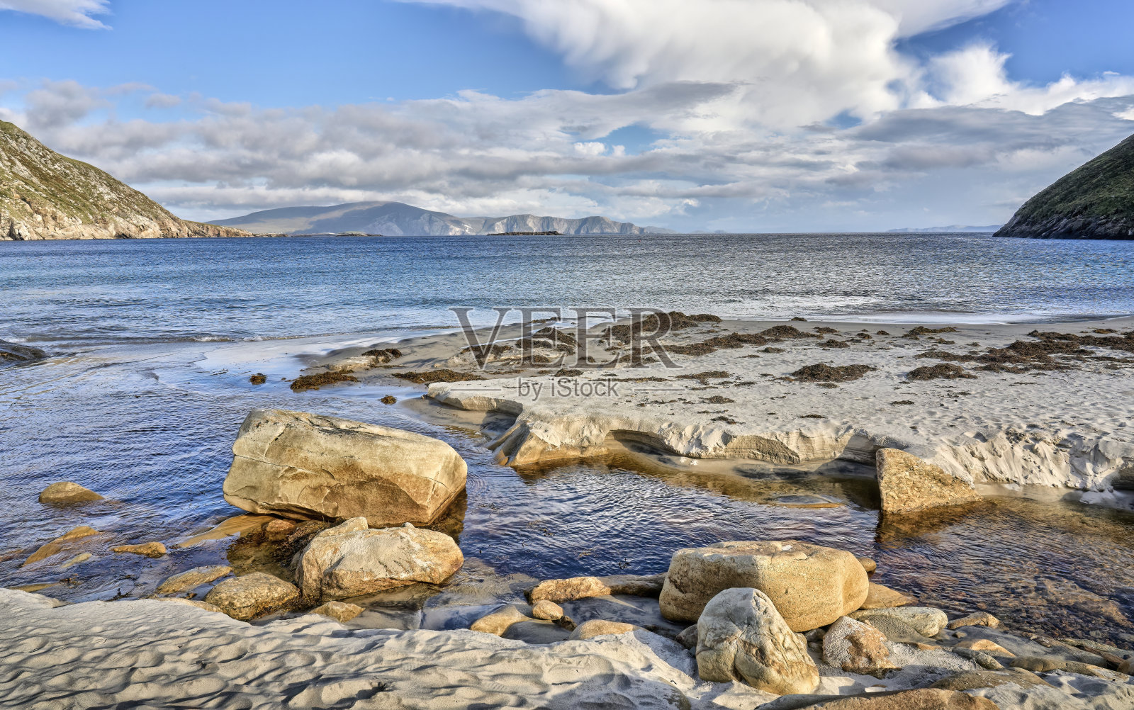 爱尔兰大西洋海岸邓莫尔岬的岩壁照片摄影图片