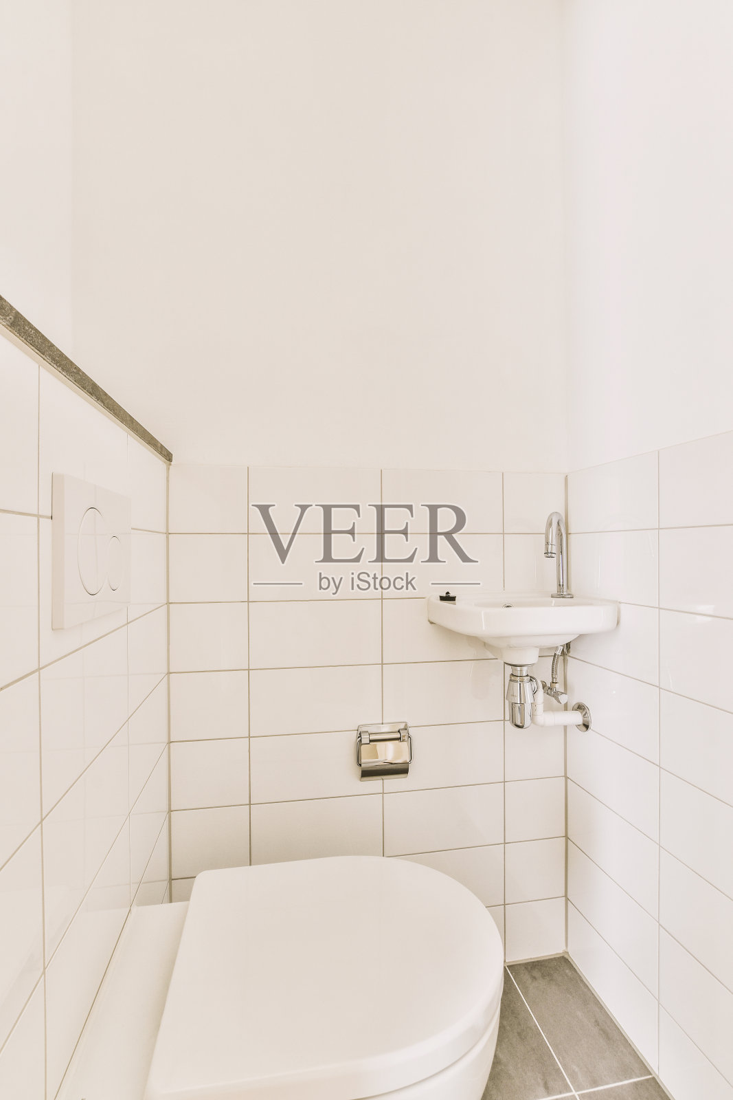 浴室内部在一个舒适的房子照片摄影图片