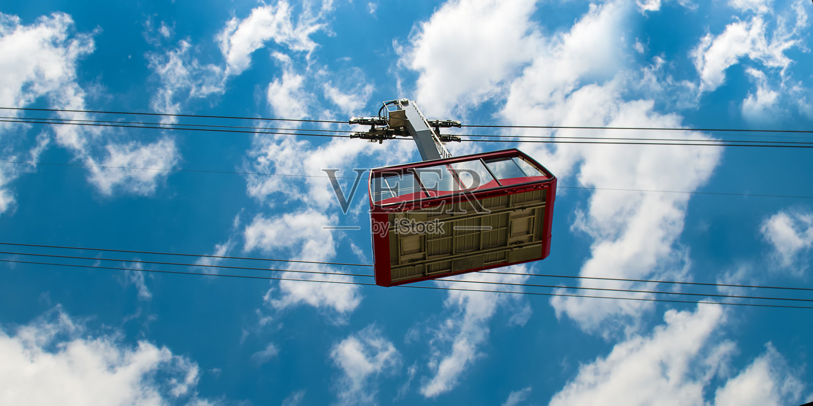 土耳其安塔利亚塔塔里的缆车。宽的照片。照片摄影图片