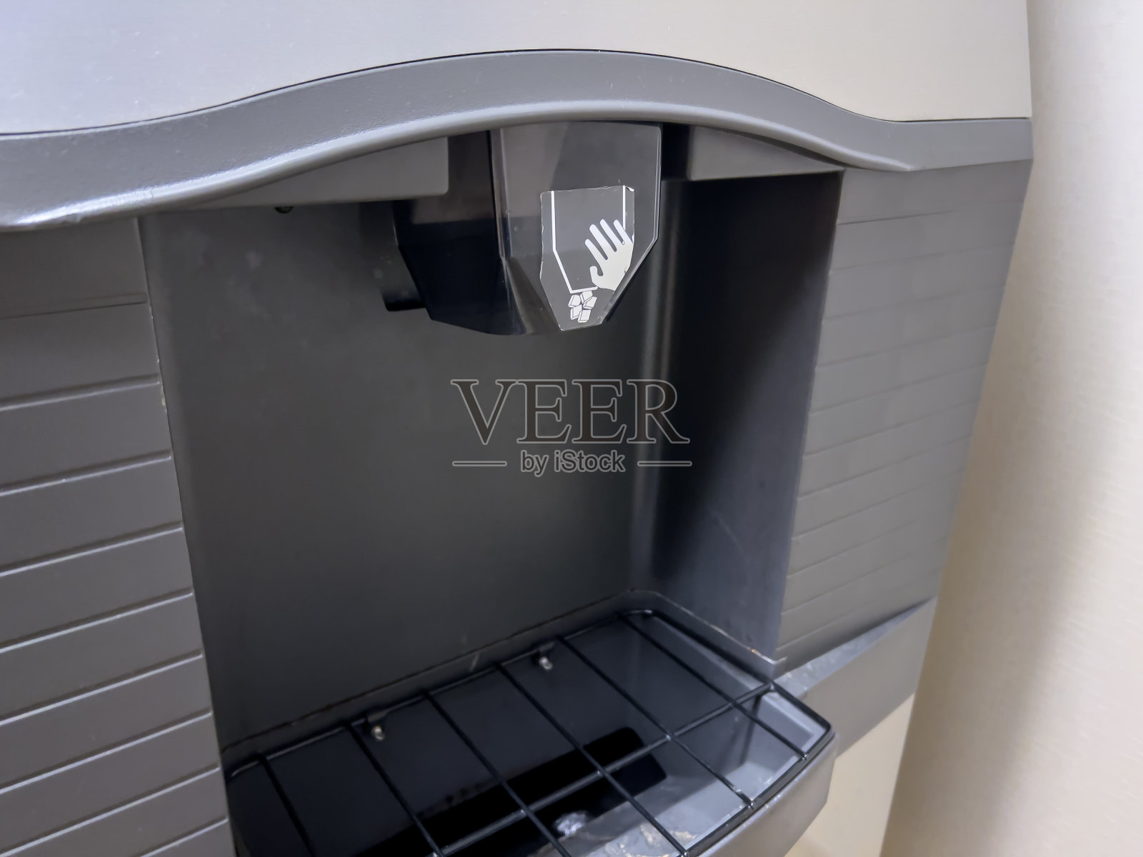 选择性聚焦，近距离观察酒店内的制冰机照片摄影图片