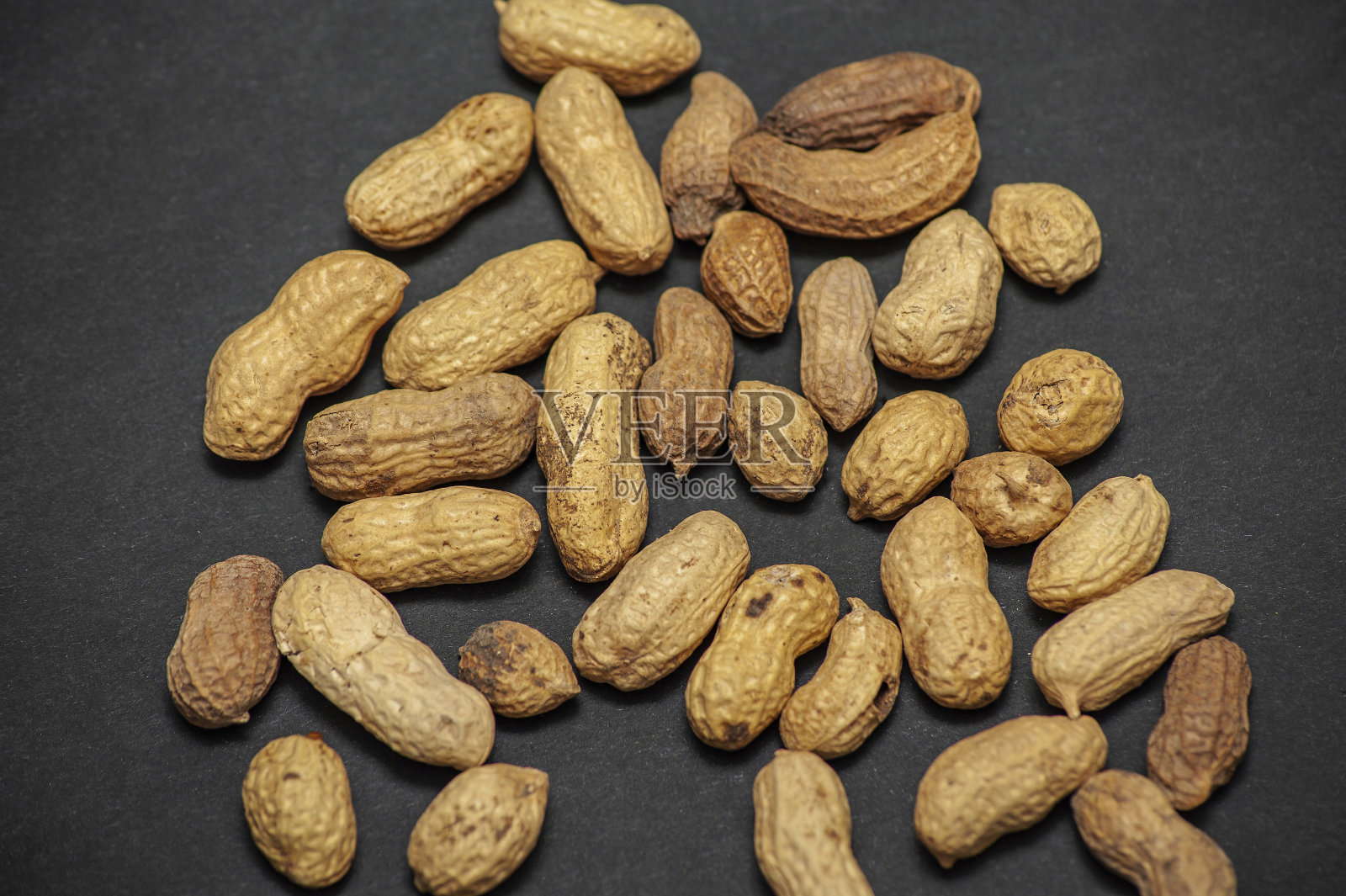 烤无盐花生平铺波状，带皮花生，带壳花生，食材，花生照片摄影图片