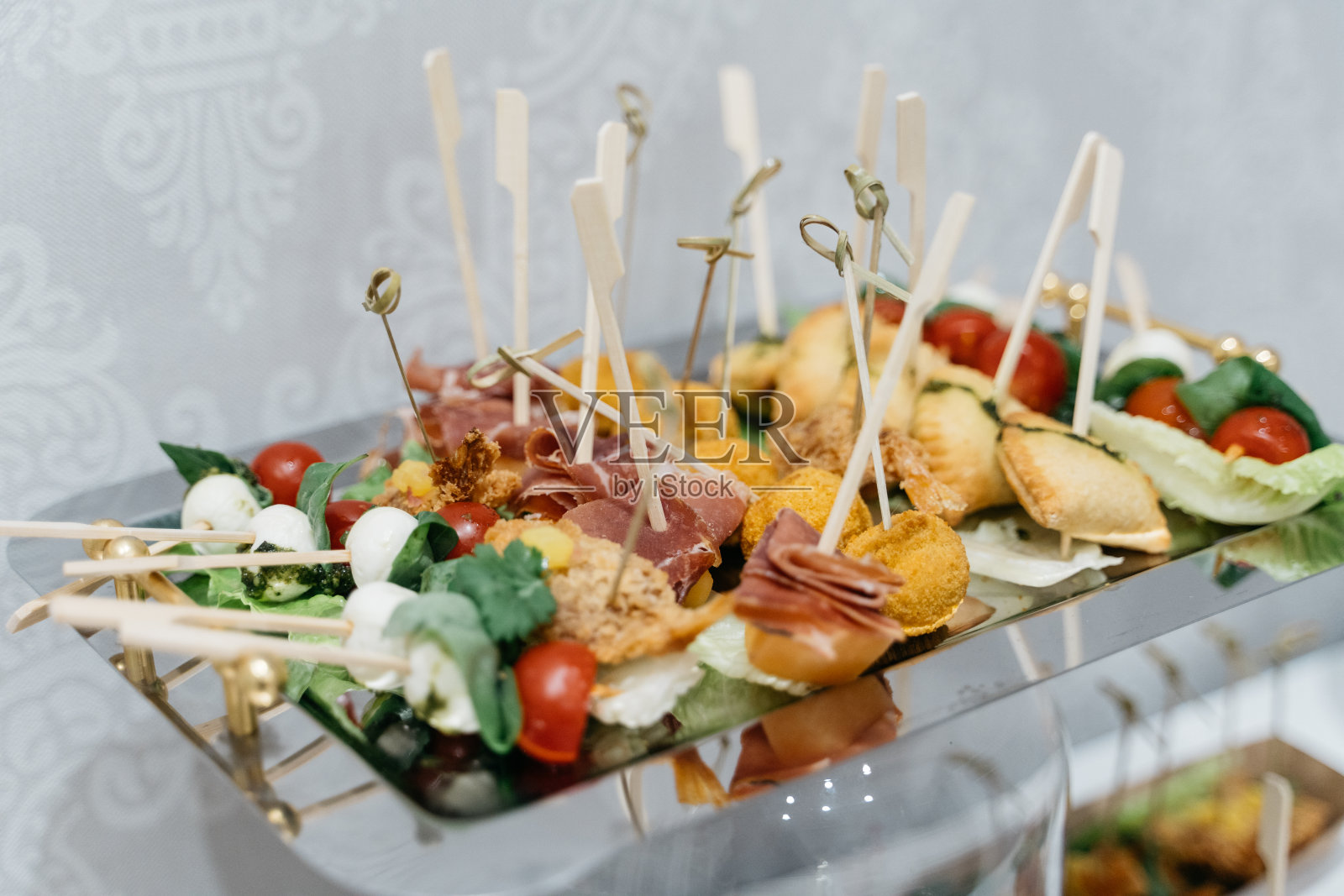 为企业周年庆准备的烤肉串照片摄影图片