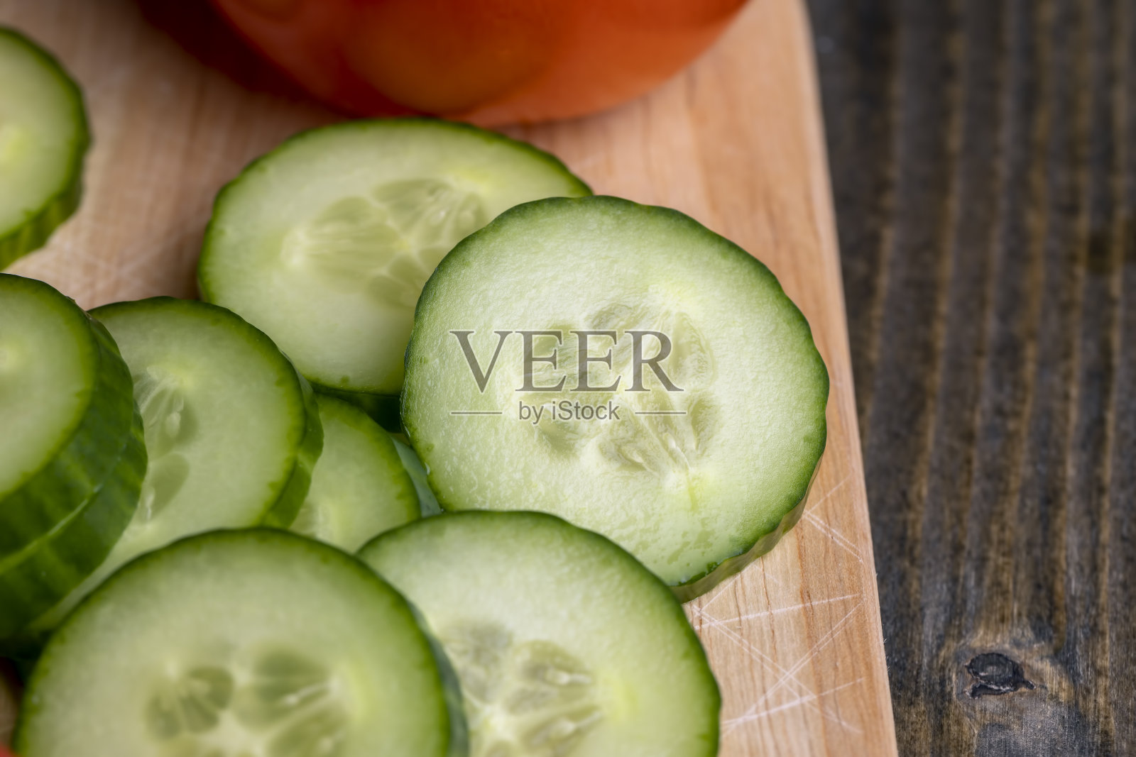 切成片的新鲜绿黄瓜，特写照片摄影图片