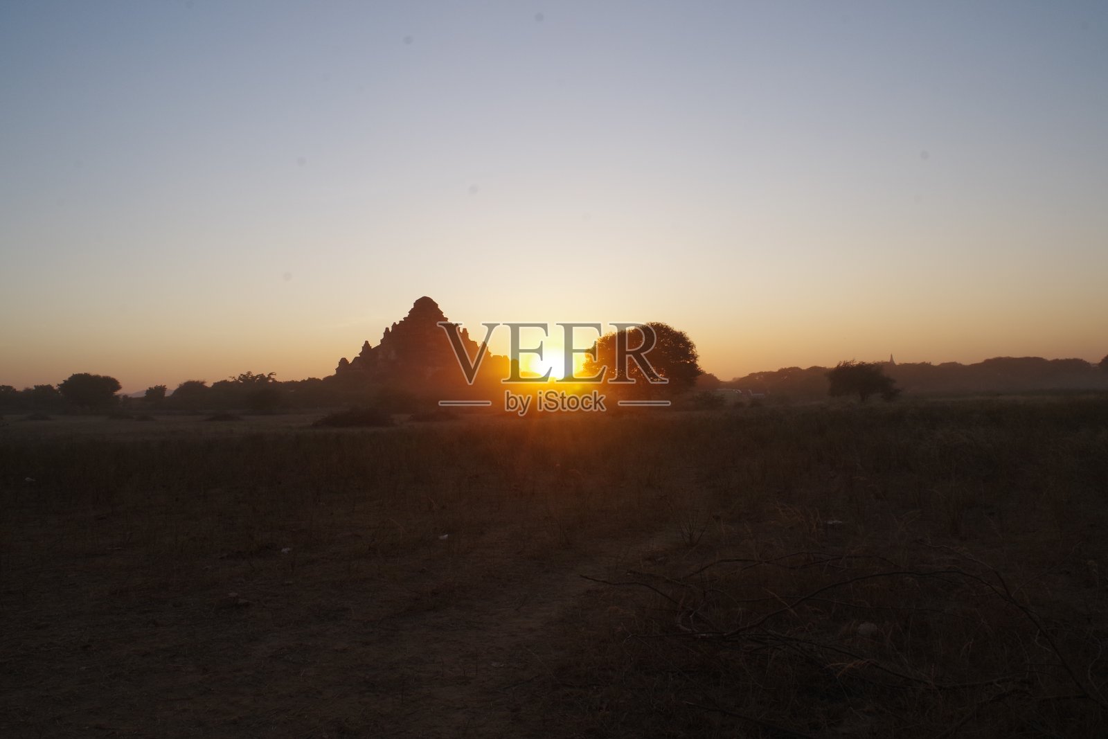 缅甸蒲甘美丽的日落照片摄影图片