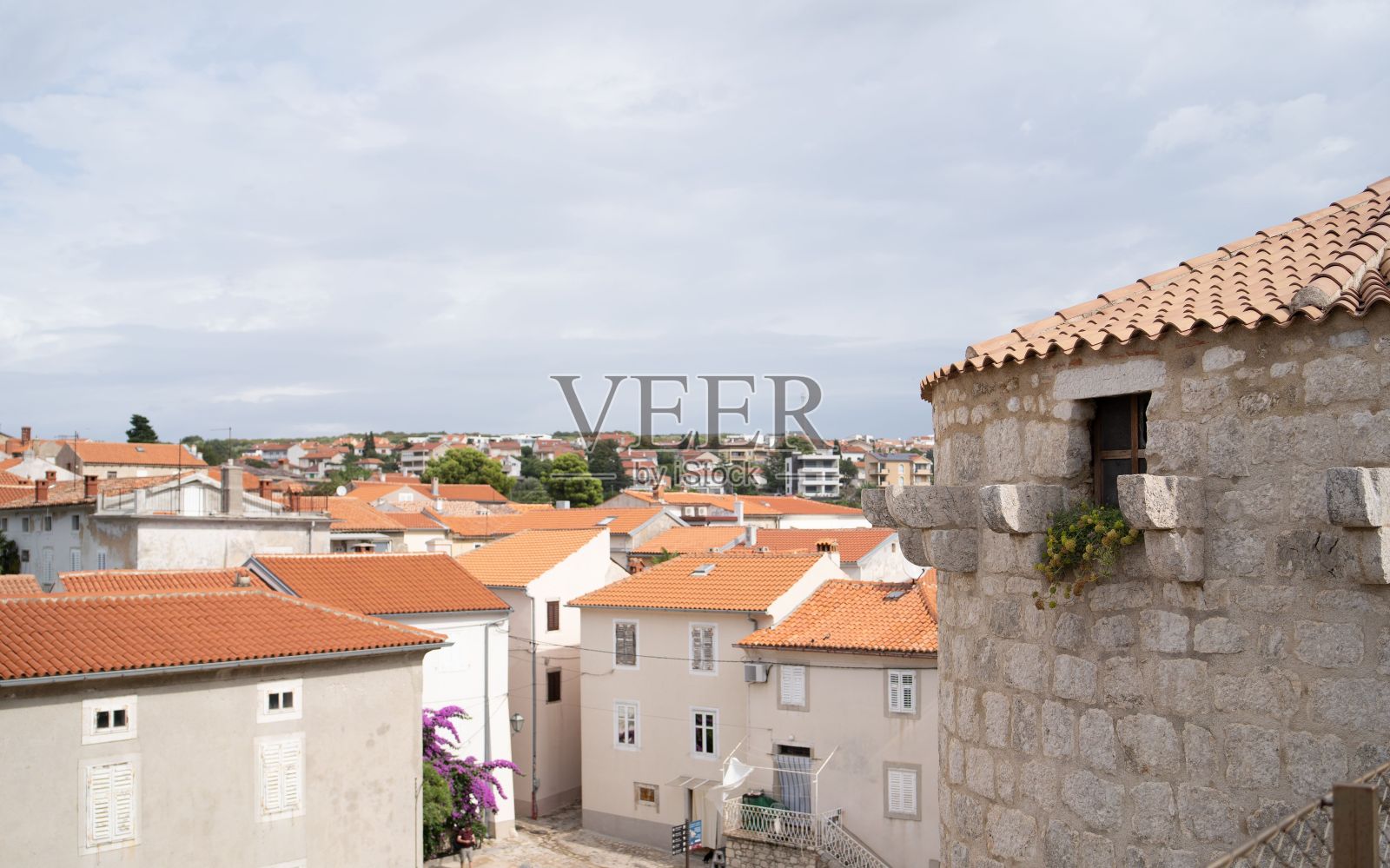 克罗地亚喀尔克岛上的房子照片摄影图片