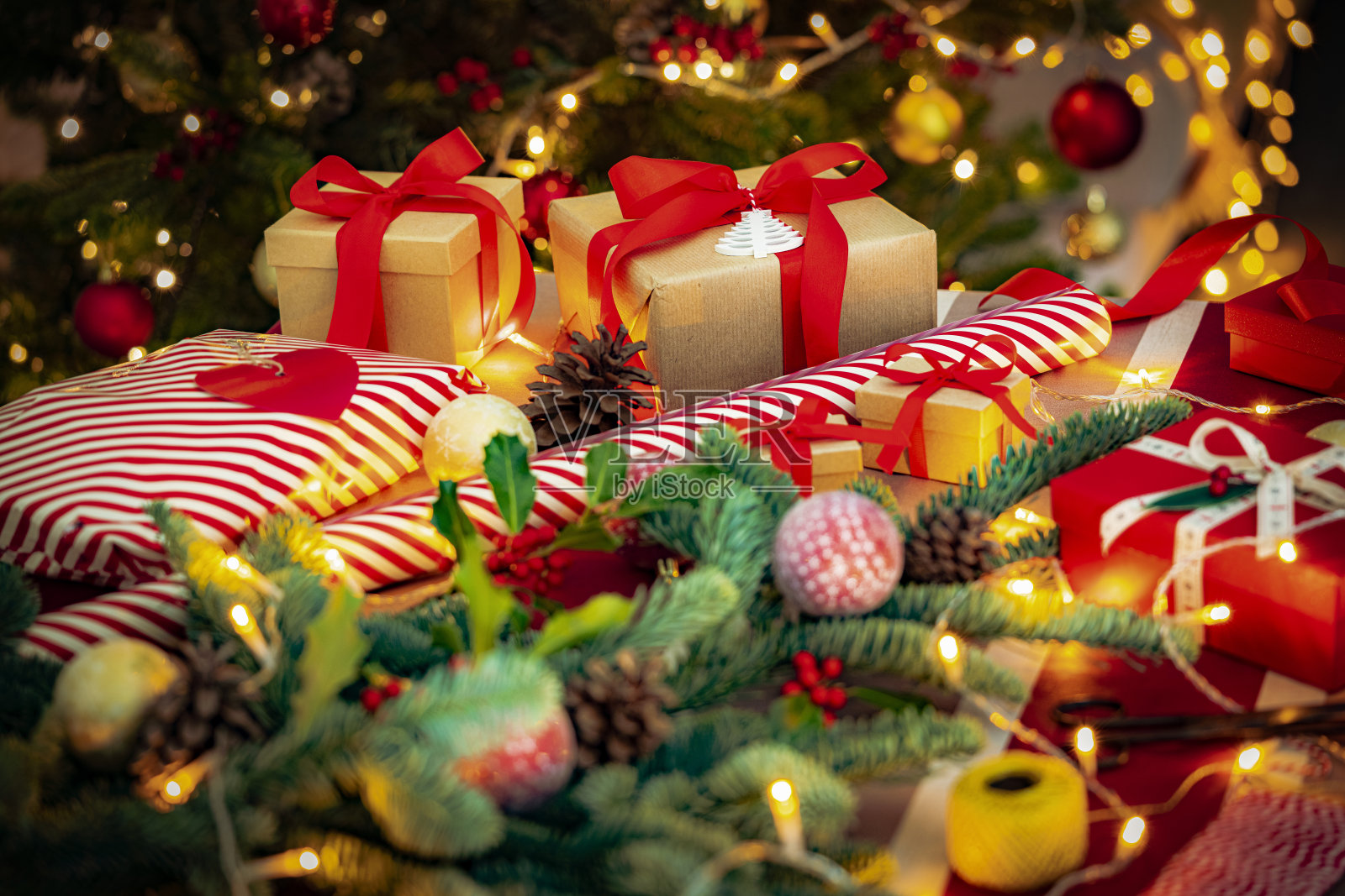 圣诞礼物和装饰照片摄影图片
