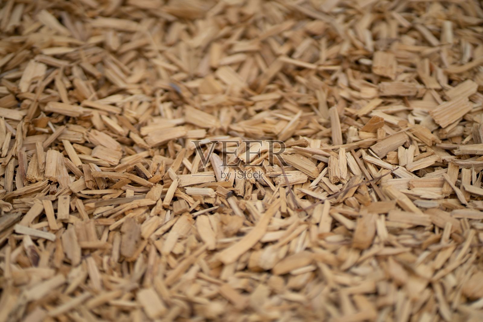 一堆棕色木屑-完美的背景照片摄影图片