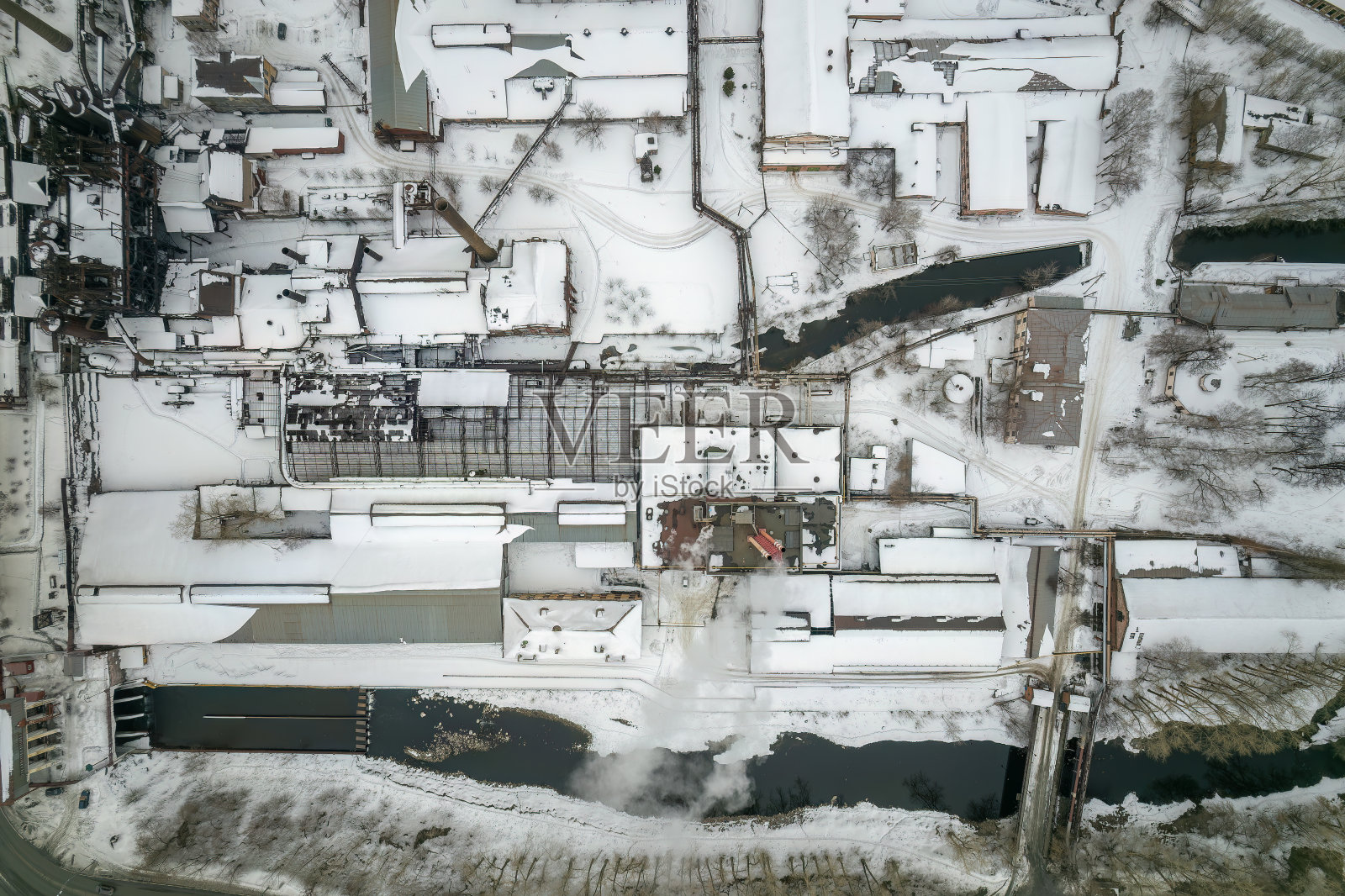 德米多夫在俄罗斯下塔吉尔的旧工厂。鸟瞰图照片摄影图片