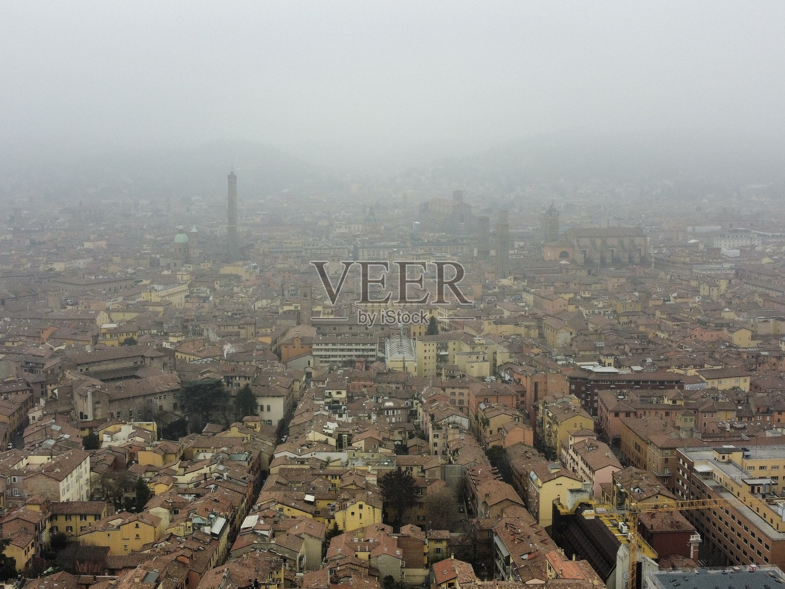 博洛尼亚烟雾缭绕的全景照片摄影图片