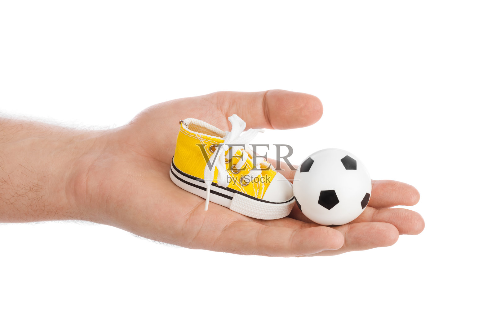 手与运动鞋和足球足球照片摄影图片