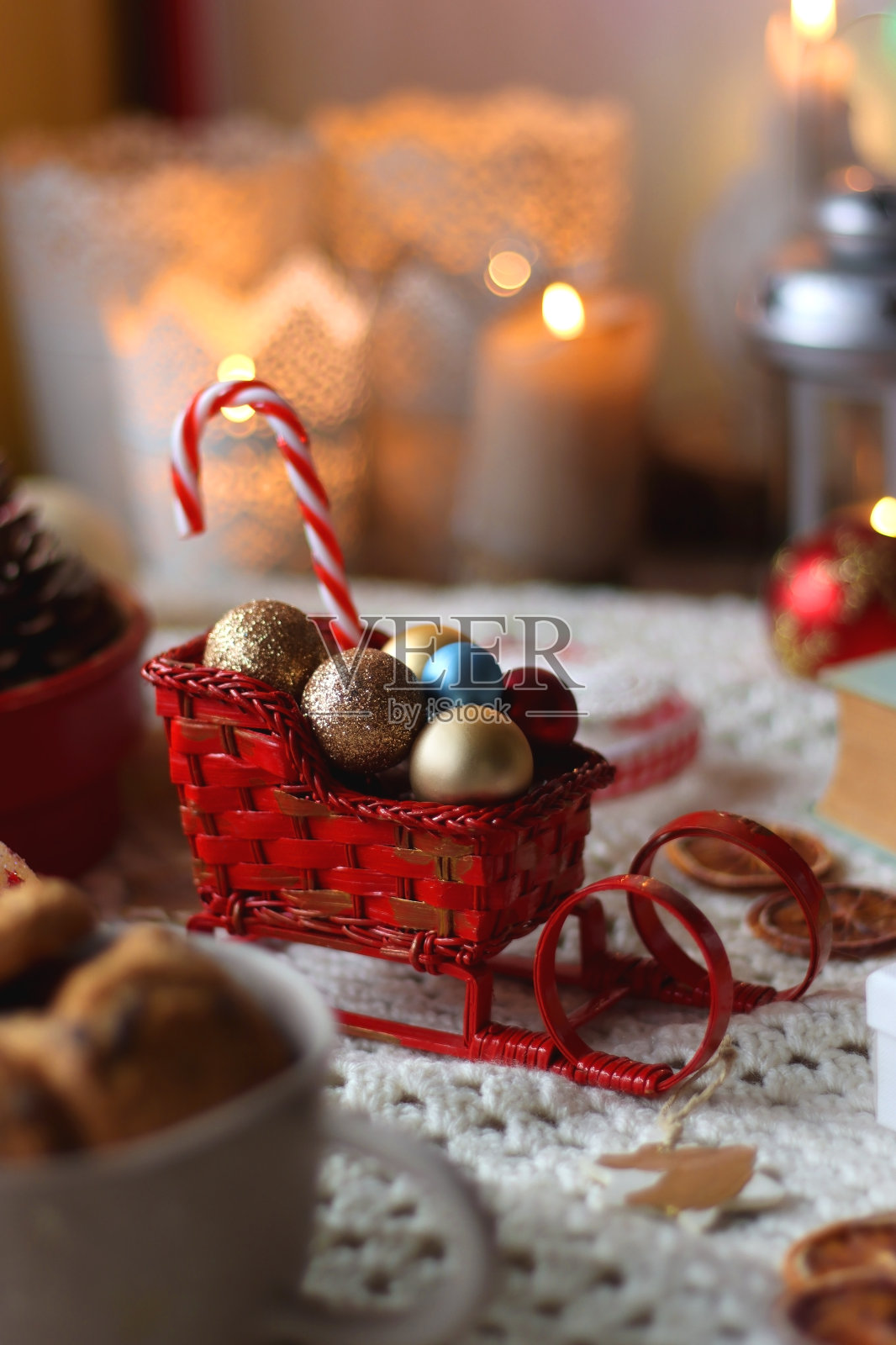 五颜六色的圣诞装饰品照片摄影图片