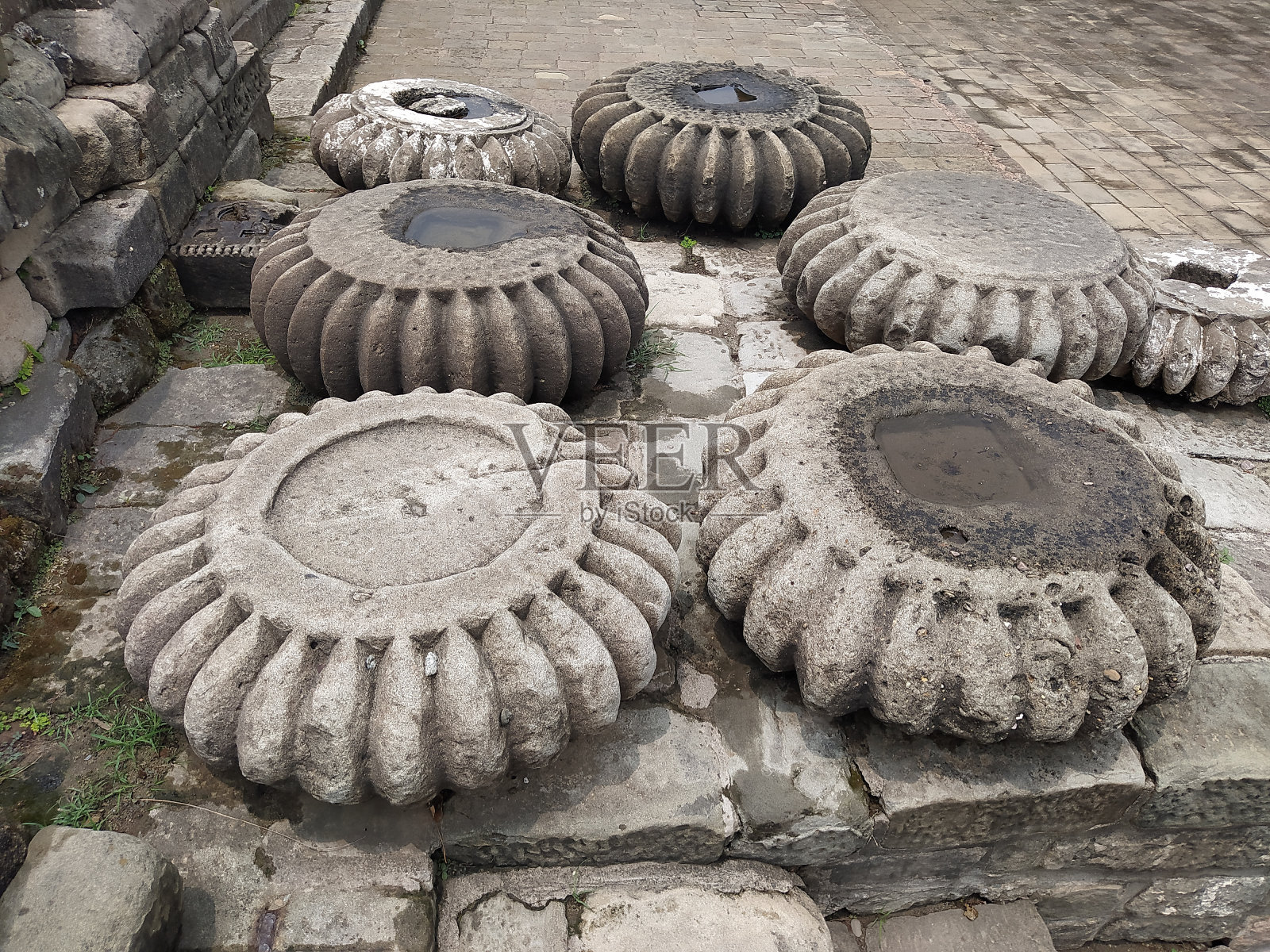 在一个阴郁的日子里，印度著名的康格拉堡历史地标的细节照片摄影图片