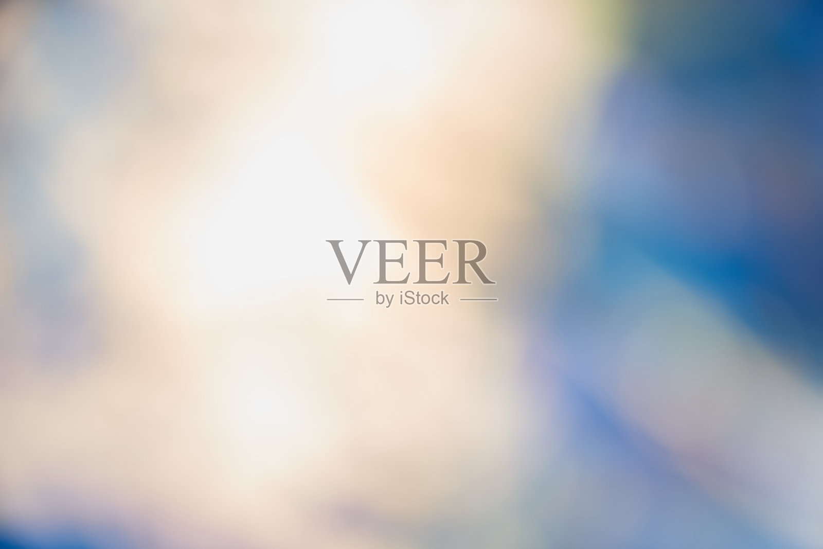 全息模糊背景。全息彩色胶片在蓝色，绿色和粉色和黄色柔和的色调与复制空间。照片摄影图片