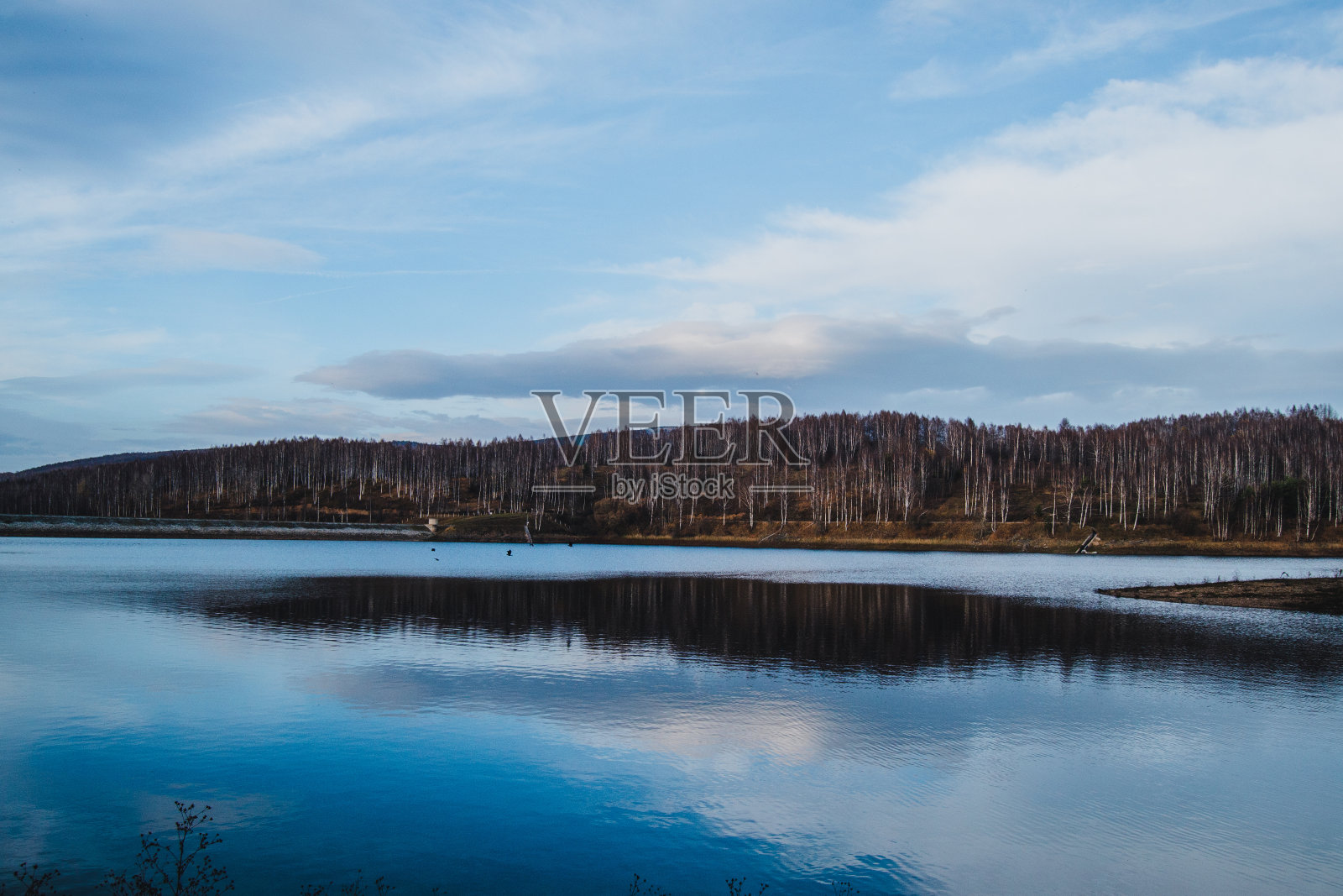 湖反射照片摄影图片