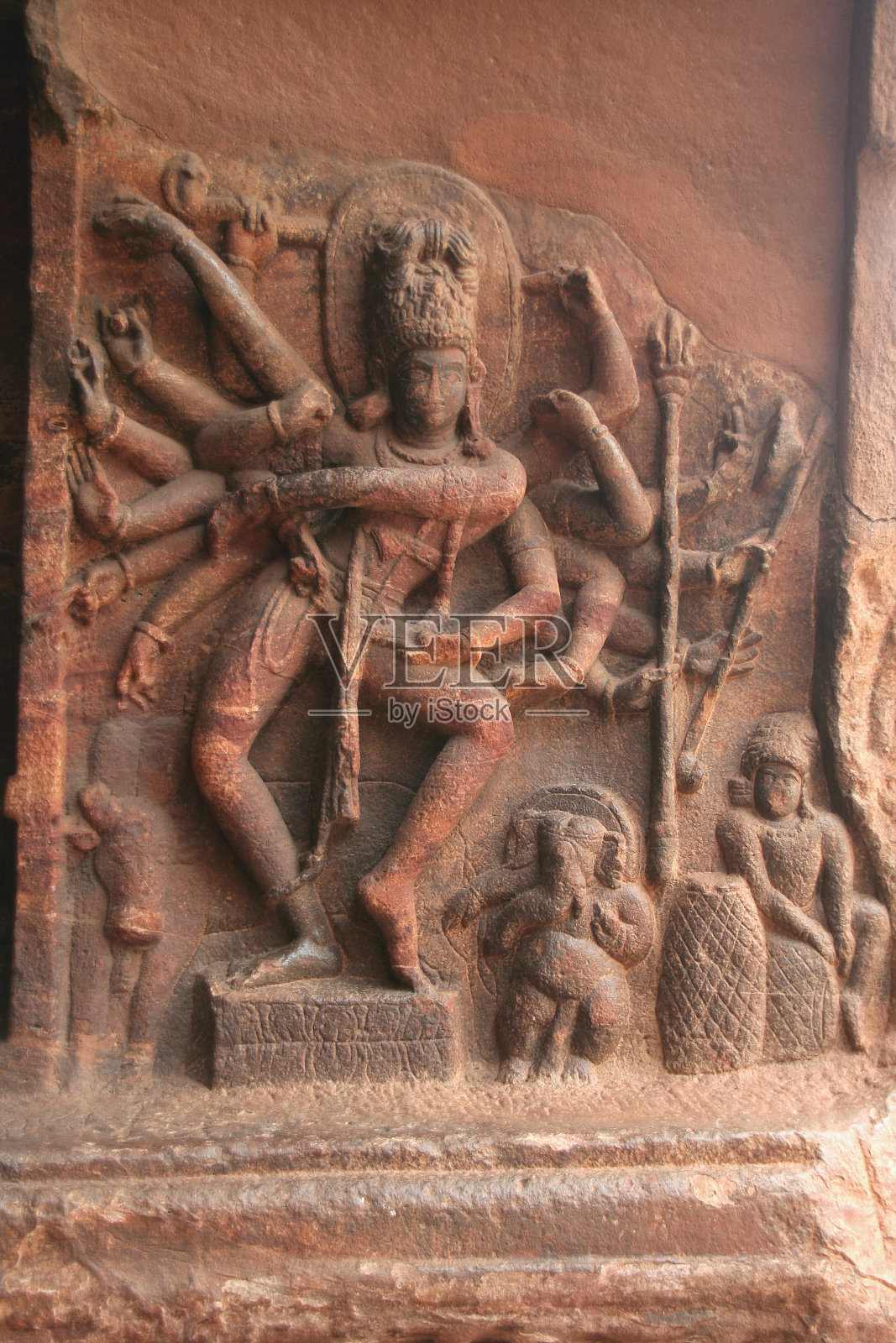 纳塔拉贾(跳舞的湿婆)在巴达米，印度，亚洲卡纳塔克邦照片摄影图片