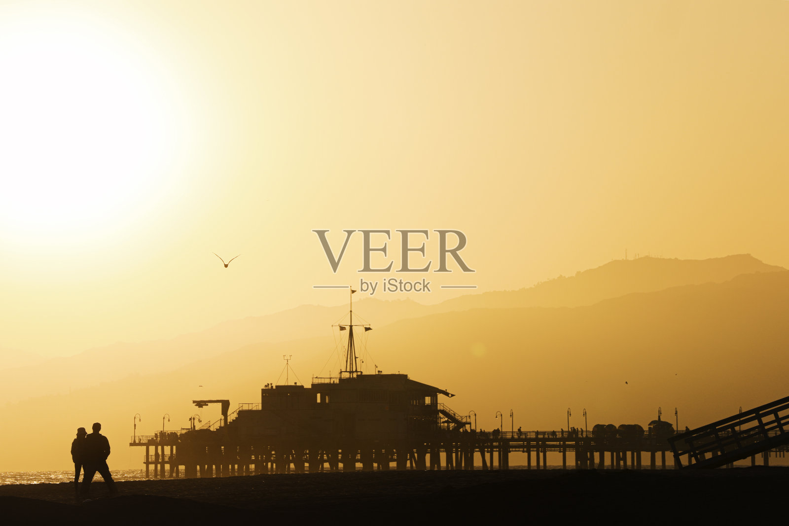 日落时分的圣莫尼卡海滩风景照片摄影图片