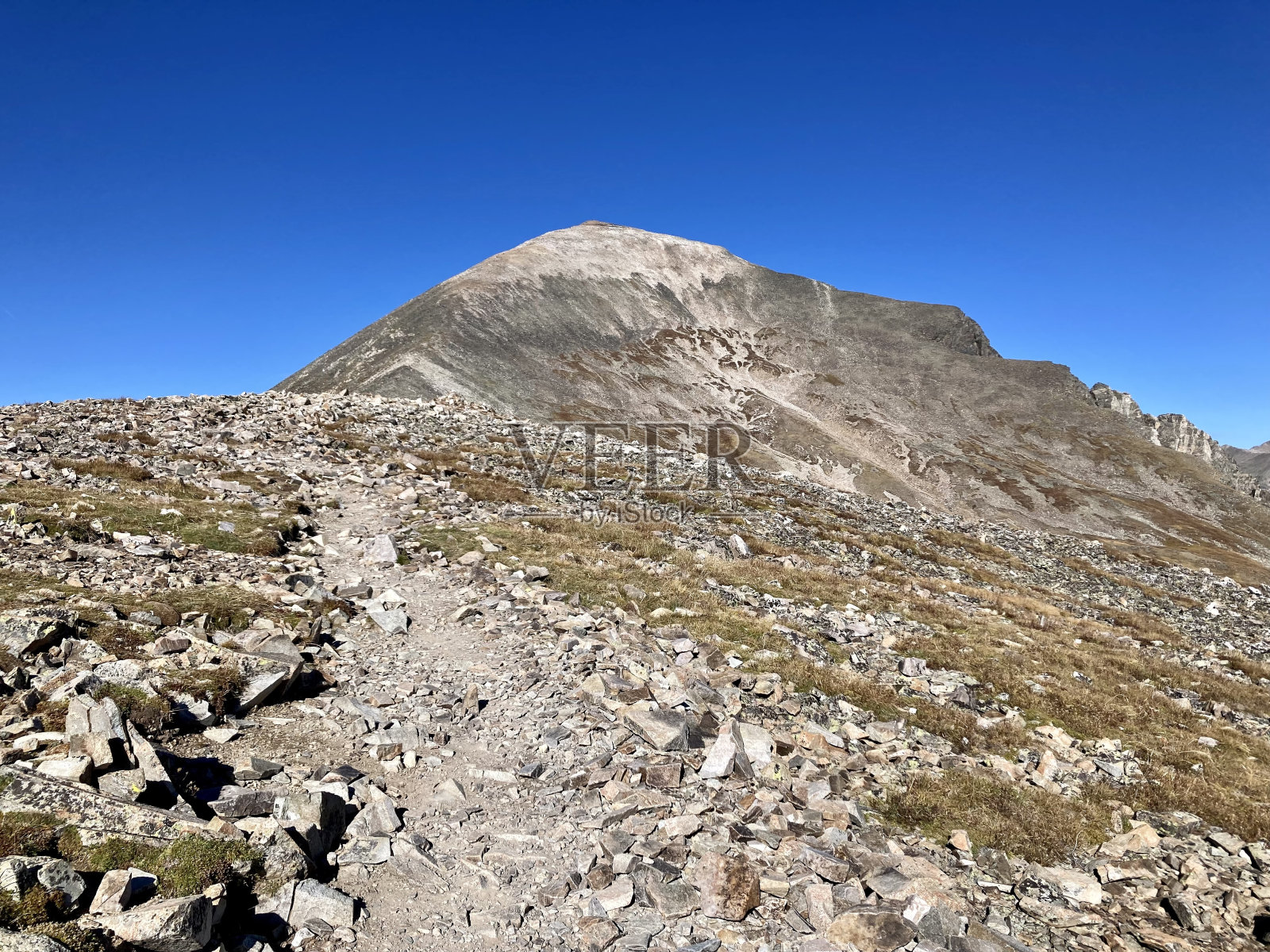 徒步山脊到窘境峰照片摄影图片