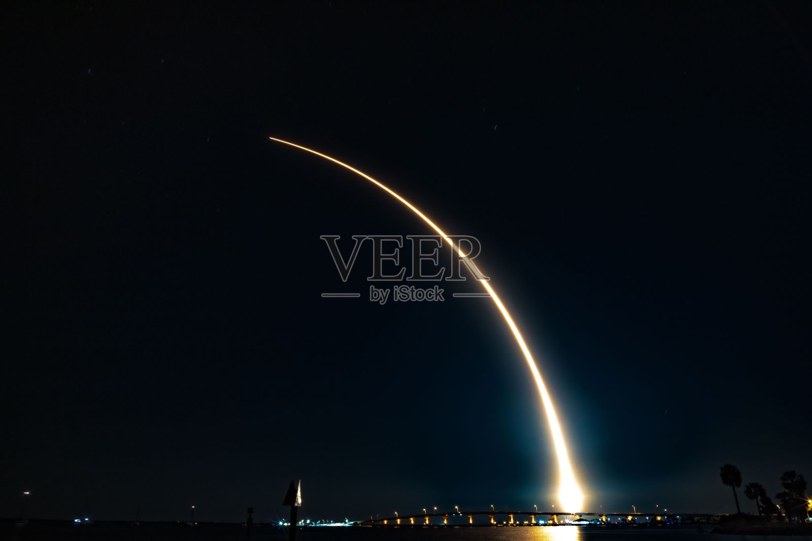 SpaceX猎鹰9号首次载人发射照片摄影图片