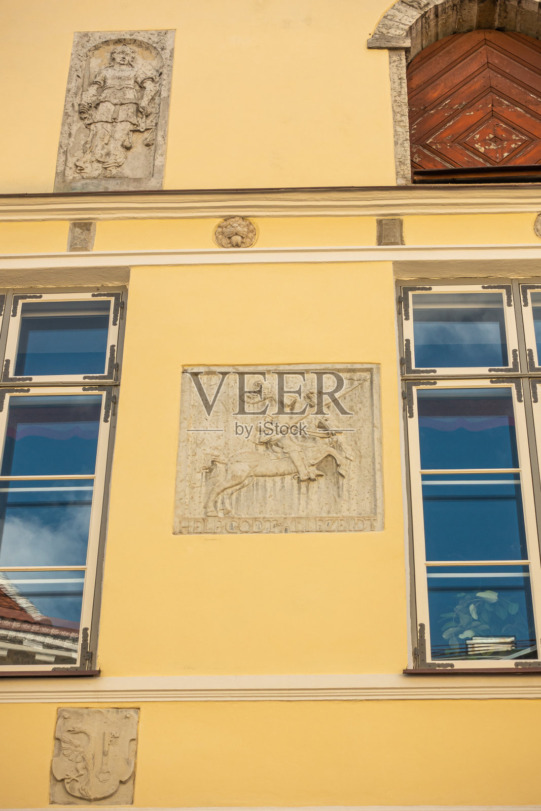 位于爱沙尼亚塔林Pikk 26大街的MUSTPEADE MAJA的立面细节照片摄影图片