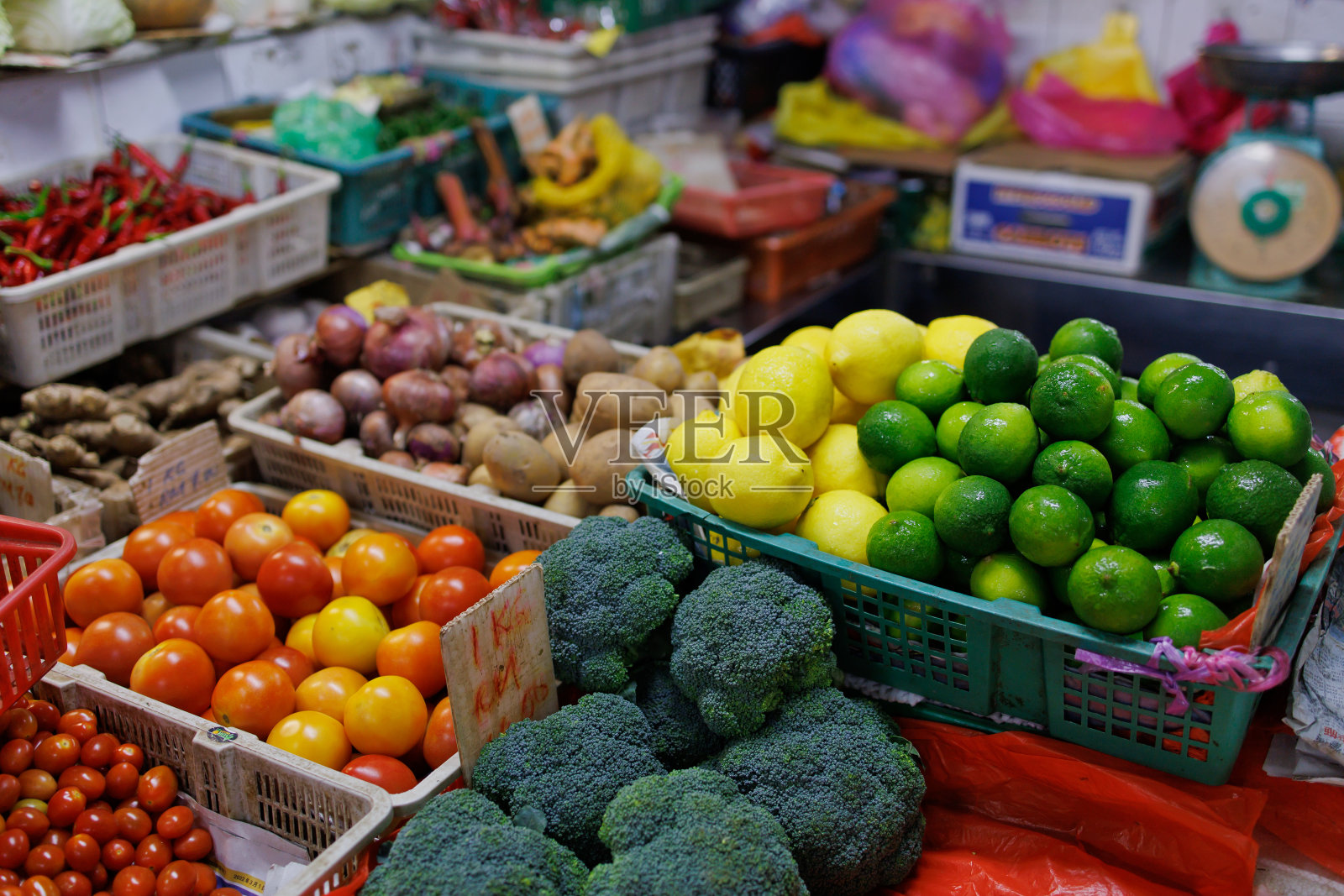 出售新鲜蔬菜的亚洲市场摊位照片摄影图片