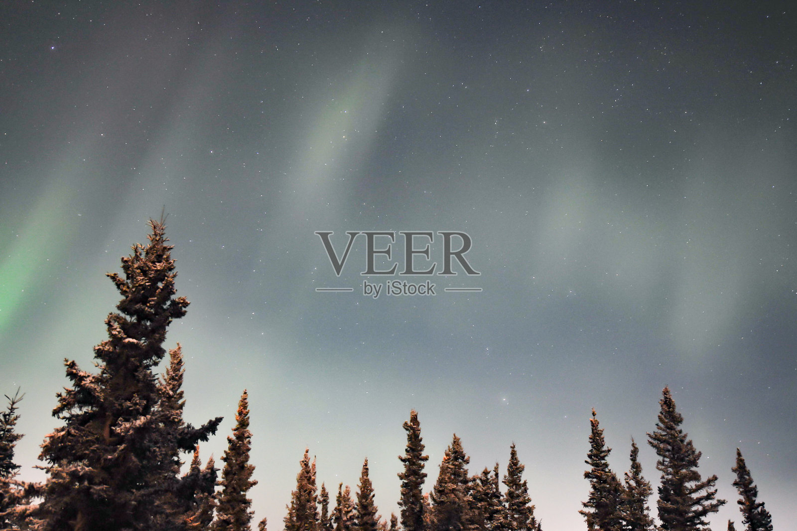 阿拉斯加内陆的北极光照片摄影图片