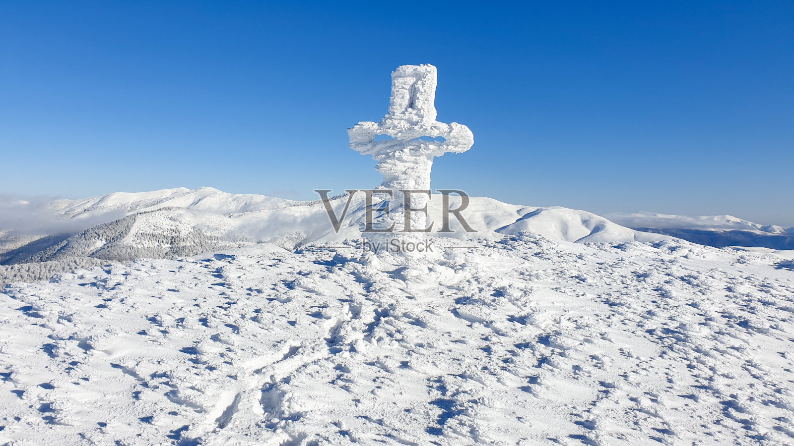 卡扎库峰，罗马尼亚白乌鲁伊山脉照片摄影图片