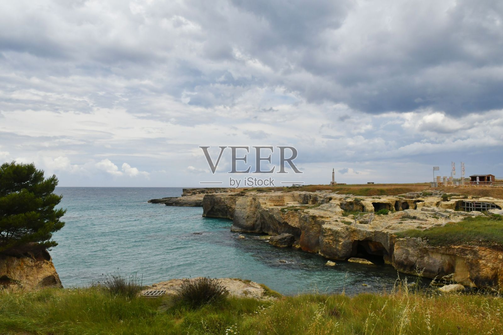 普格里亚海上的风暴图像。照片摄影图片