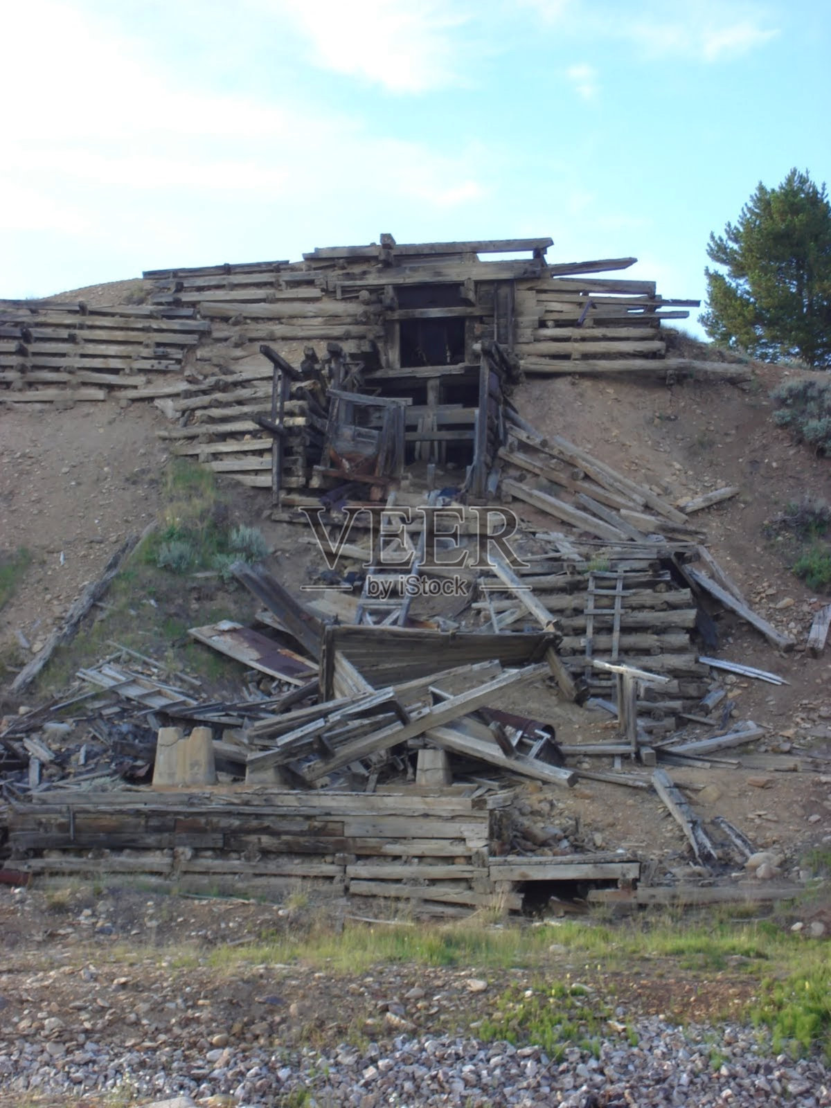 位于科罗拉多州莱德维尔市的废弃矿井照片摄影图片