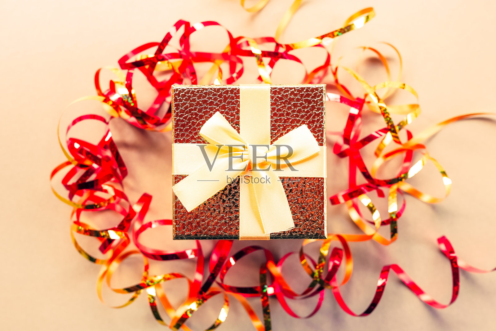 带丝带的圣诞礼品盒照片摄影图片