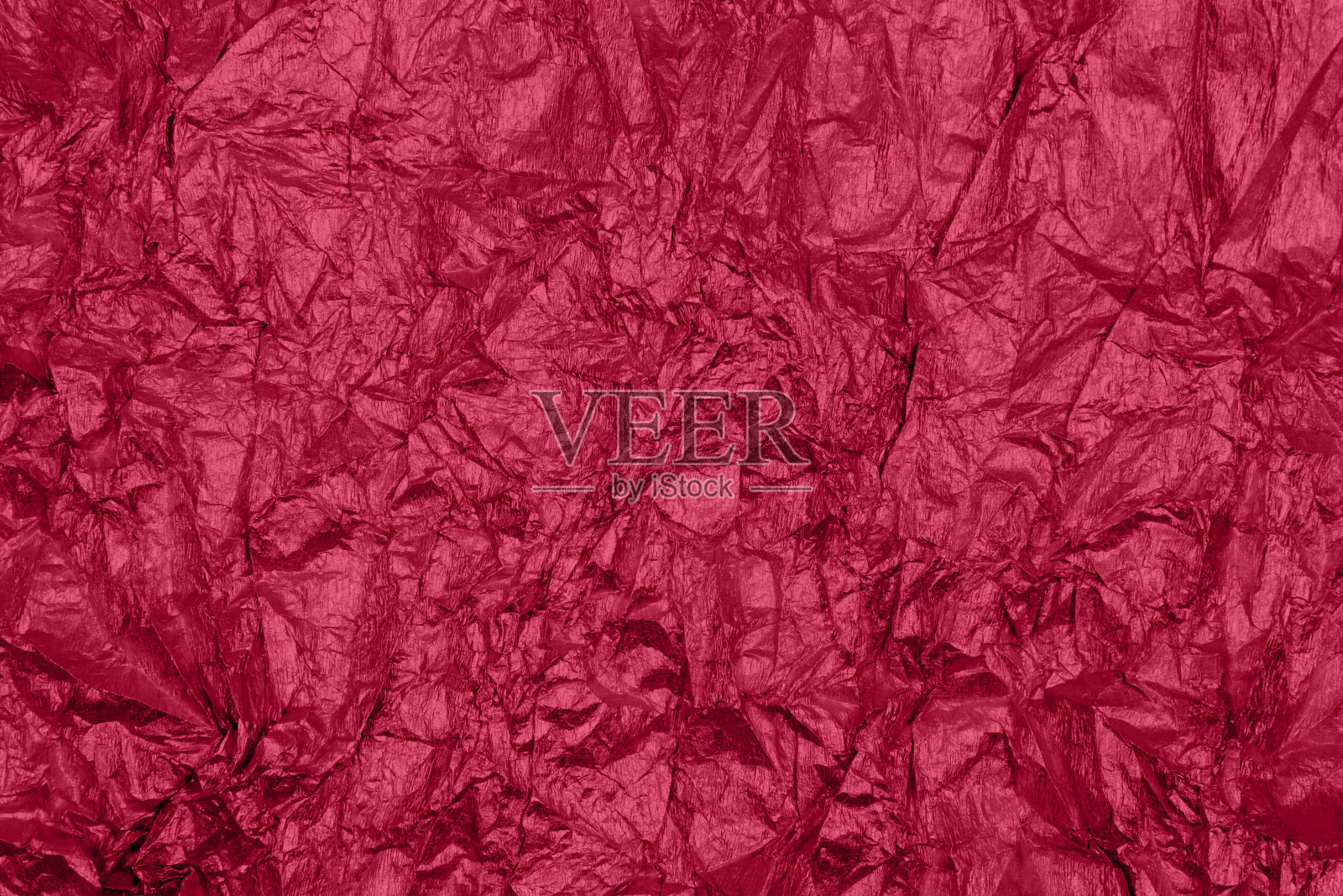 2023年的潮流viva洋红色背景与不均匀的表面。照片摄影图片