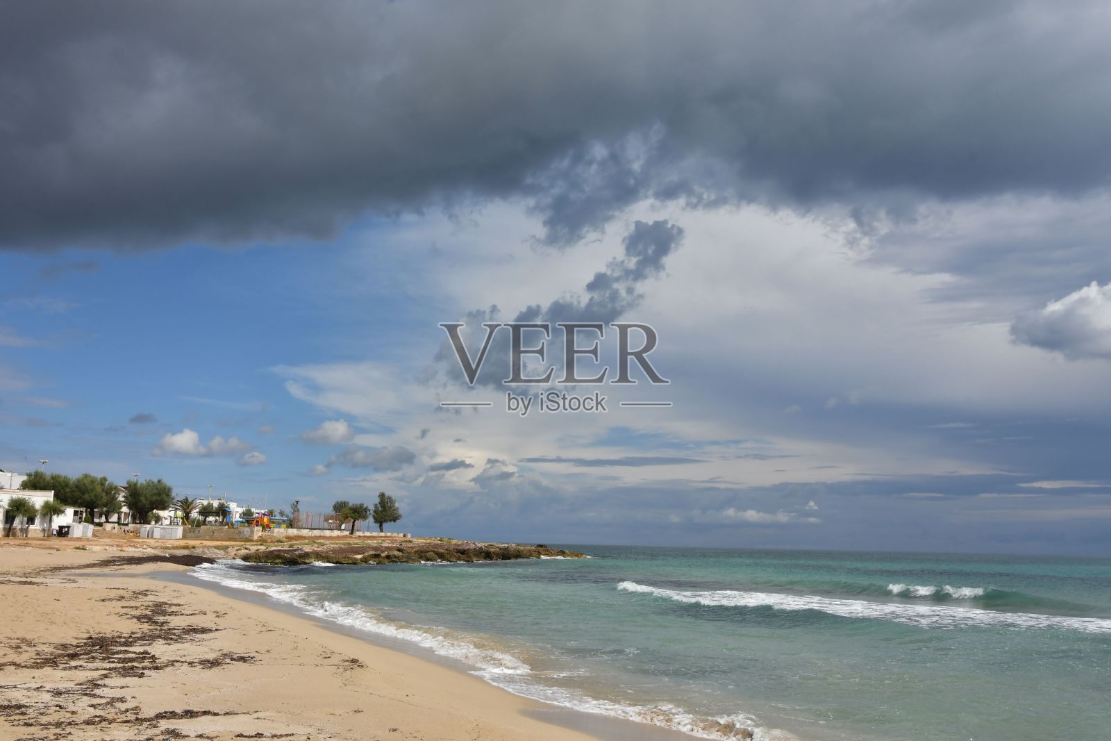 普格里亚海上多云的天空图片。照片摄影图片