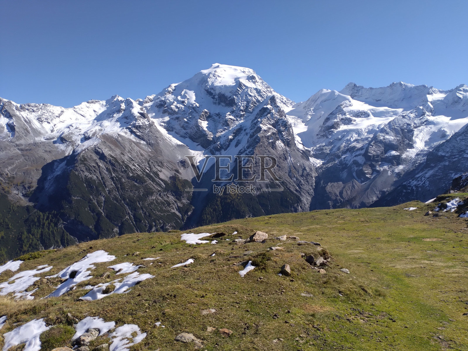 雪山的美丽景色。白云石山脉,意大利。照片摄影图片