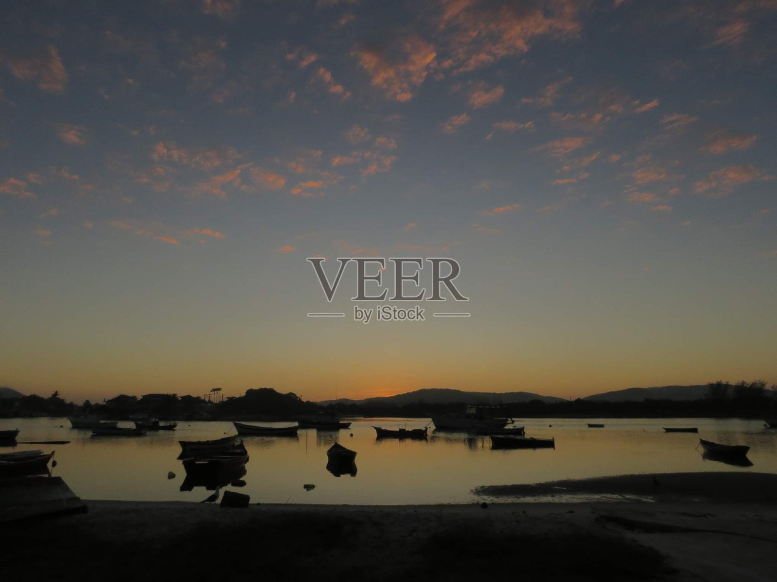 太阳上升照片摄影图片