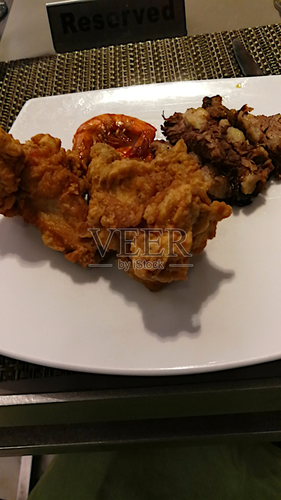 可作为正餐或零食的油炸食品照片摄影图片