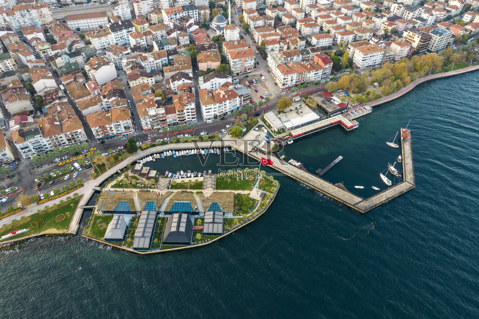 卡拉穆尔泽尔，科卡利，土耳其。无人机航拍。照片摄影图片