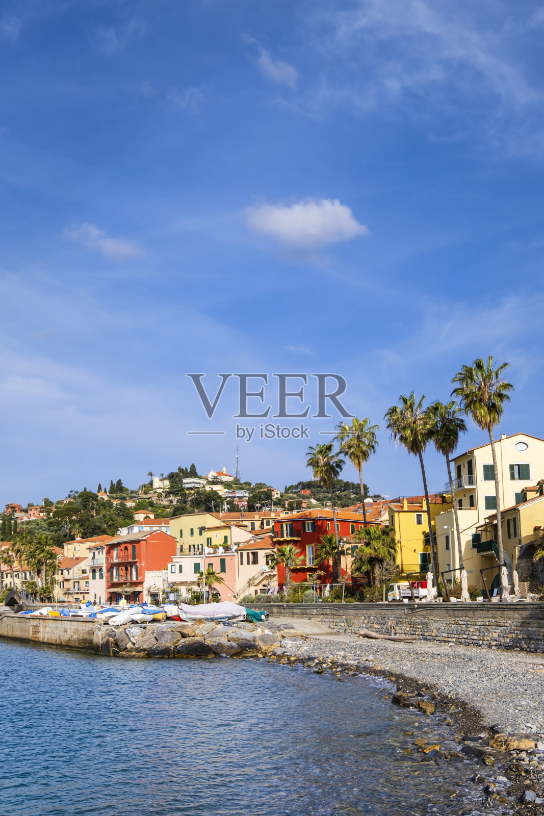 在Imperia的Borgo force，在波尔图毛里齐奥的帕拉西奥海角脚下照片摄影图片