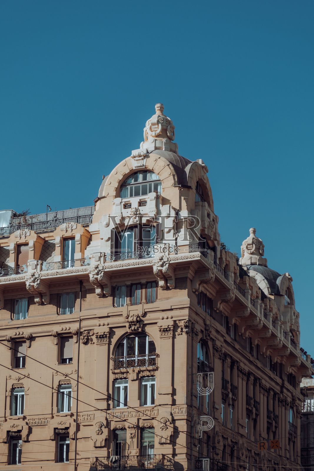 意大利热那亚一座美丽的石雕建筑的垂直镜头照片摄影图片