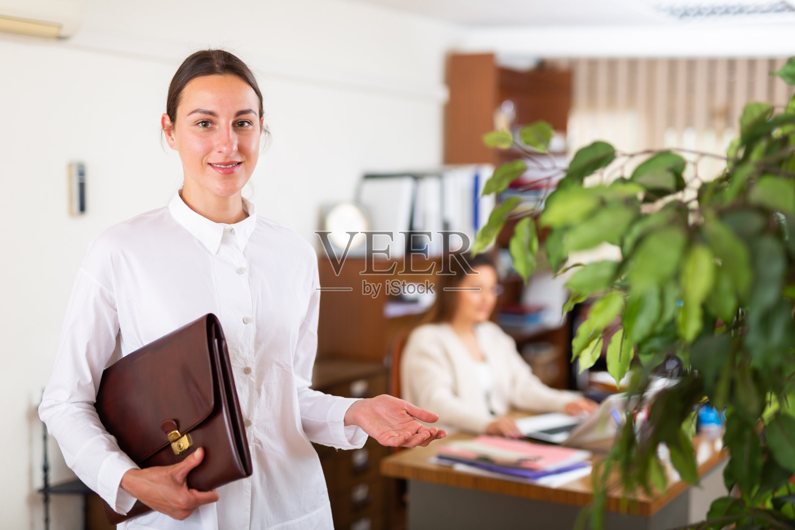 欢快的美国女秘书照片摄影图片