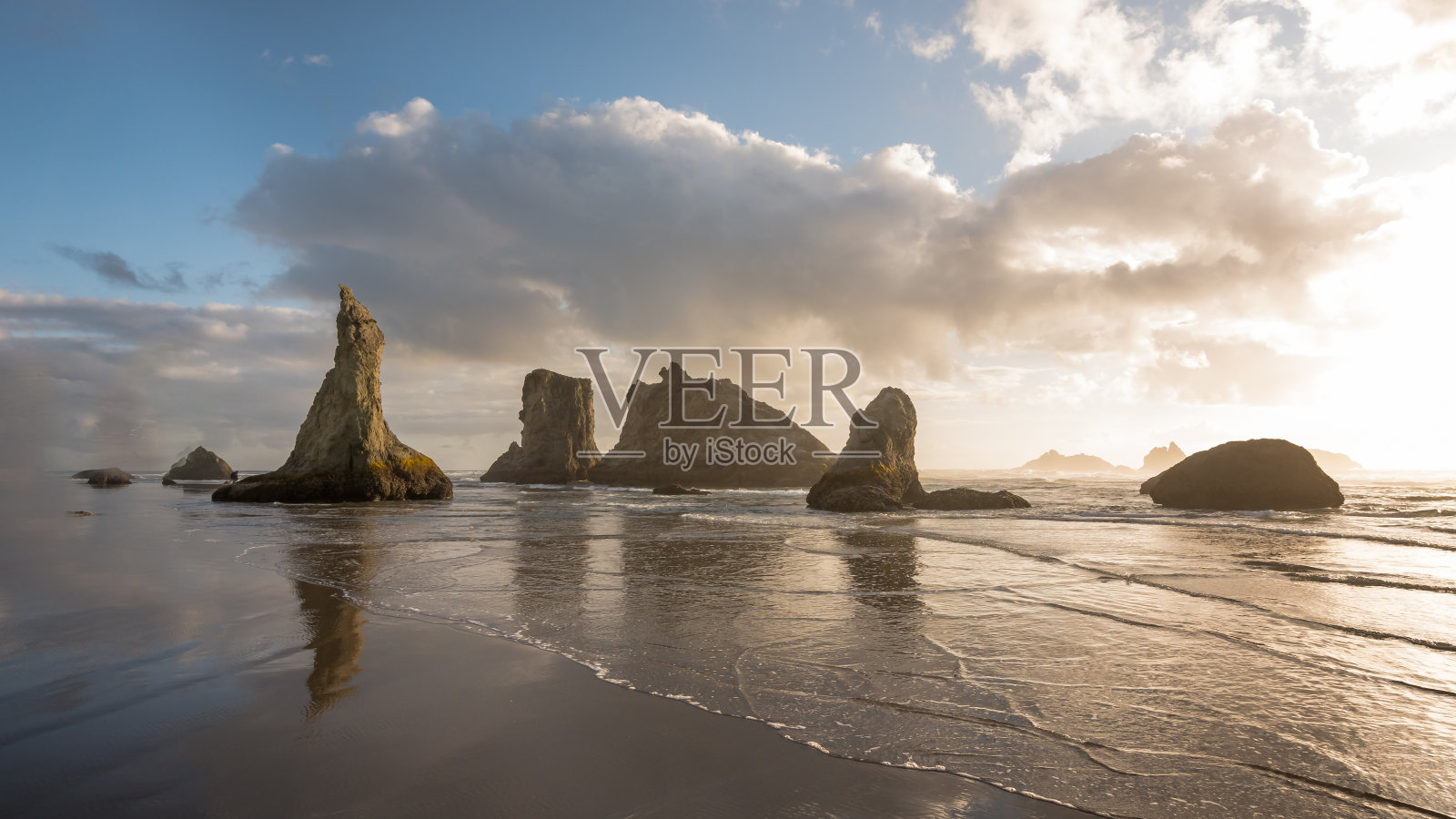 万隆海滩日落照片摄影图片