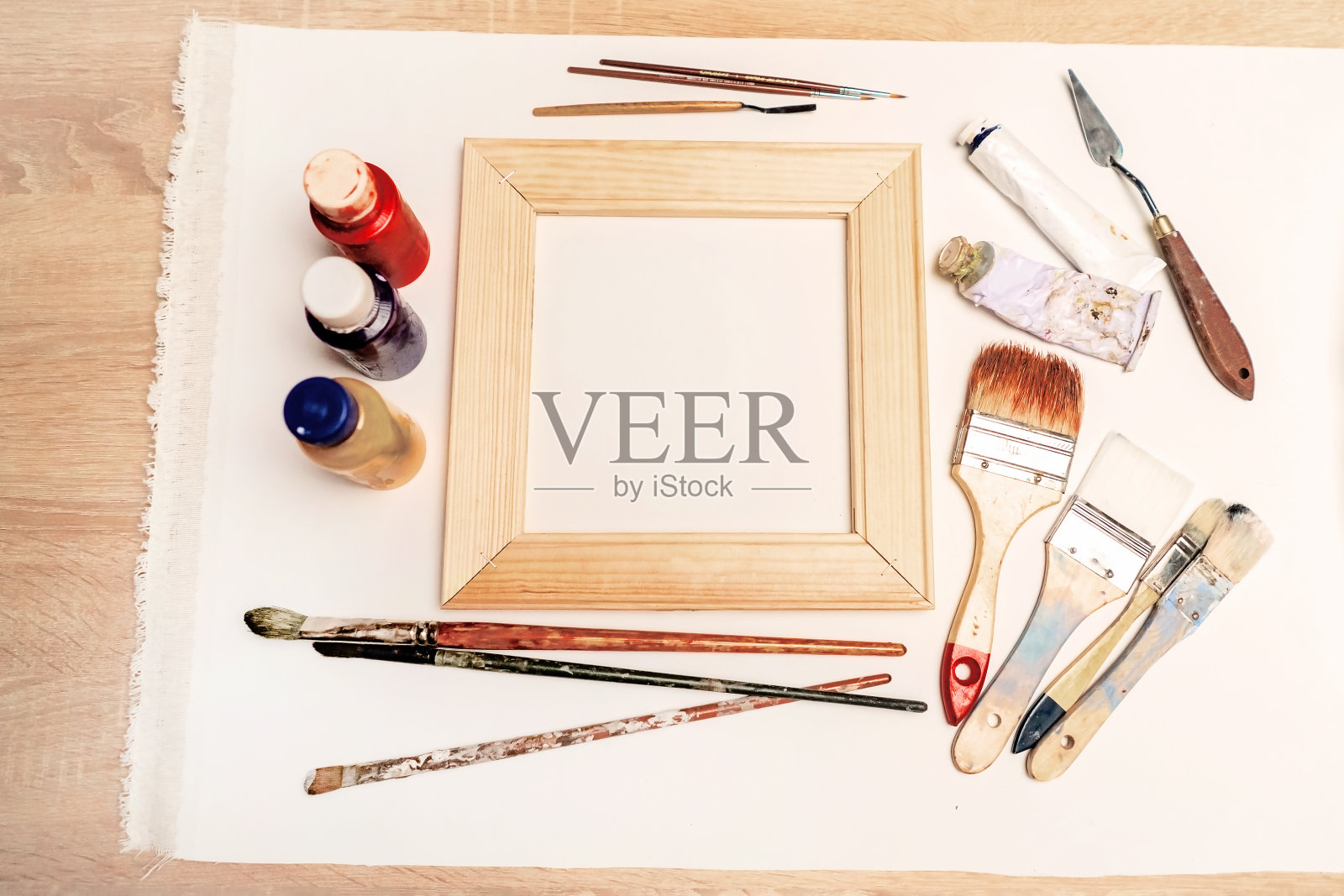 艺术材料，如油画颜料管。照片摄影图片