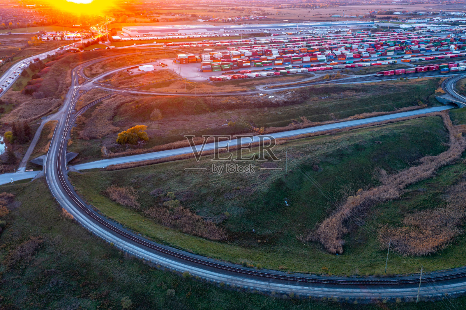 位于加拿大克莱因堡的加拿大太平洋高速公路沃恩多式联运码头照片摄影图片