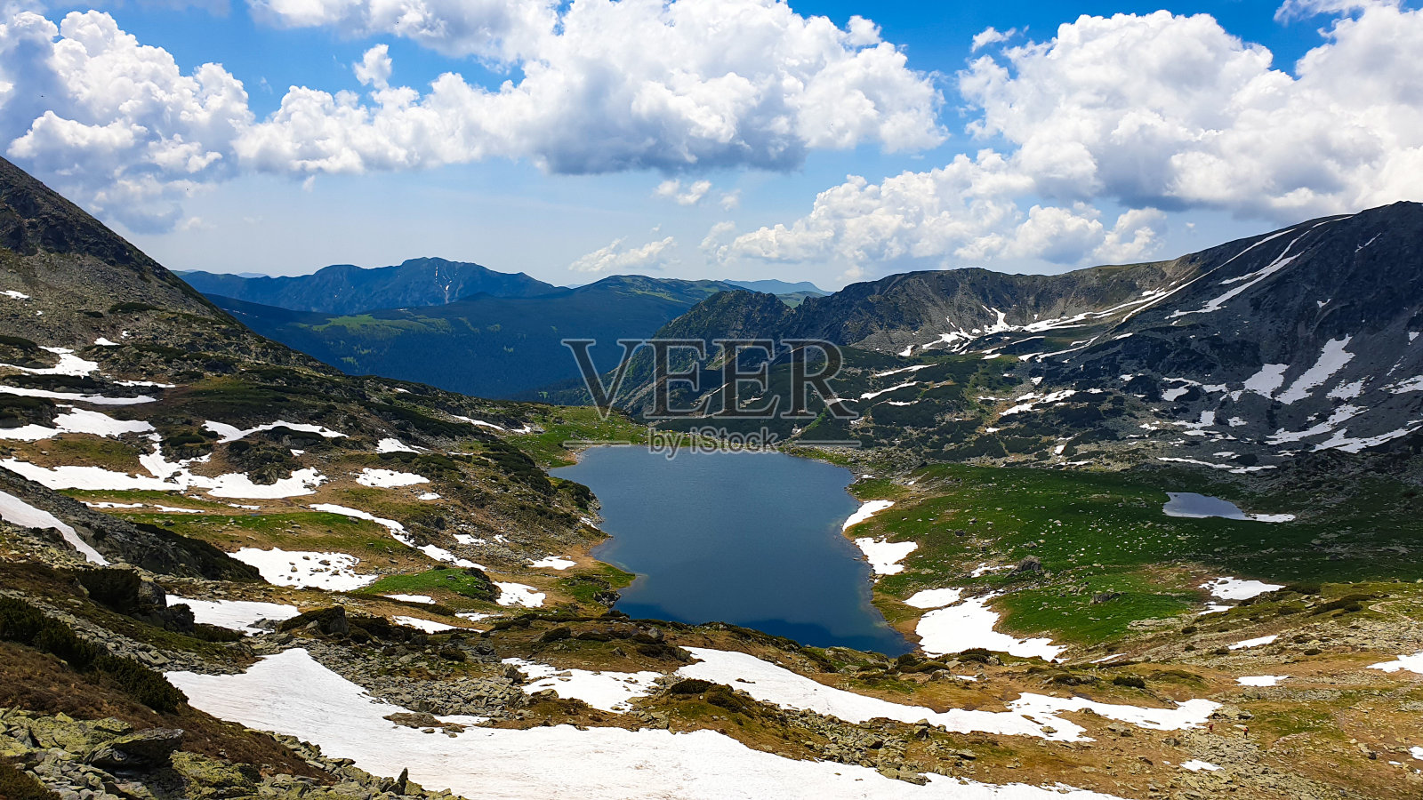 布库拉湖，罗马尼亚雷特扎特山脉照片摄影图片