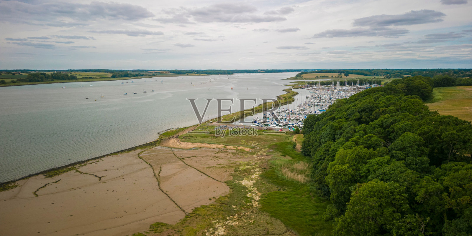 英格兰萨福克郡的奥威尔河照片摄影图片